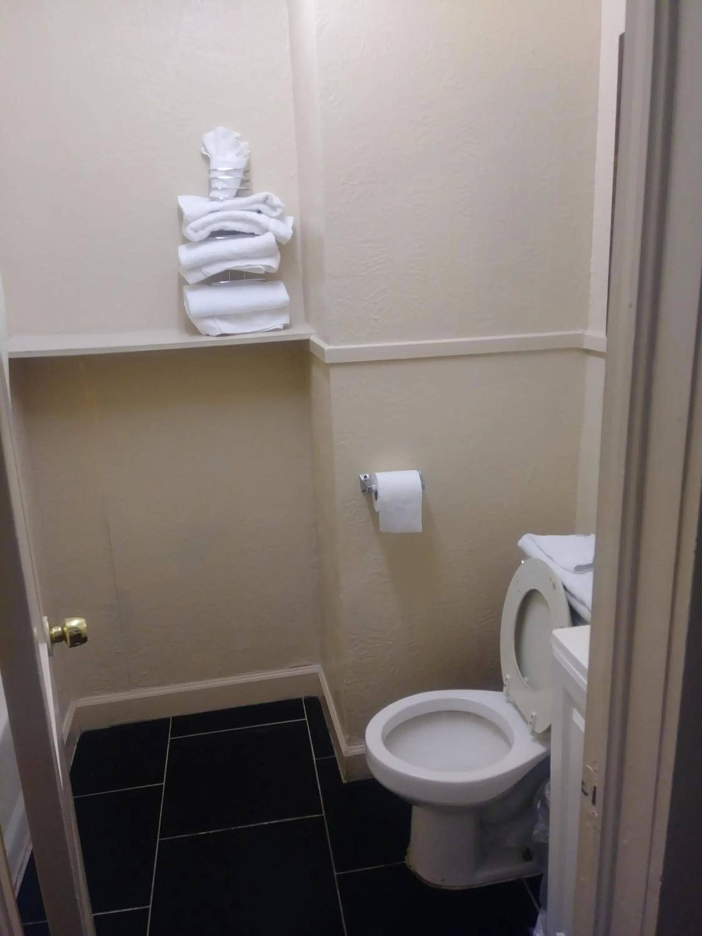 Shower in Garden Inn & Suites New Braunfels