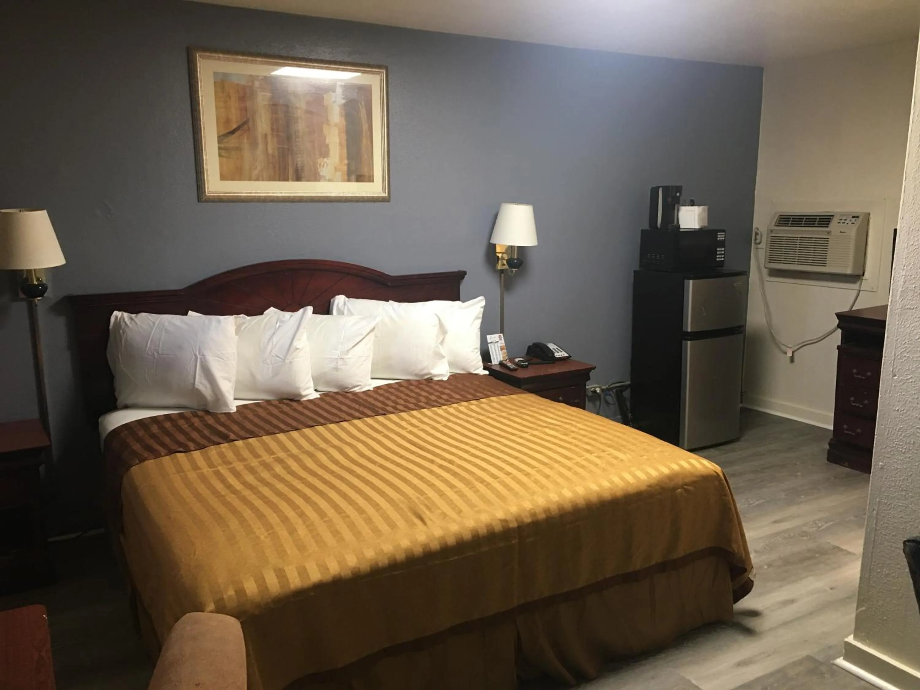 Bed in Garden Inn & Suites New Braunfels