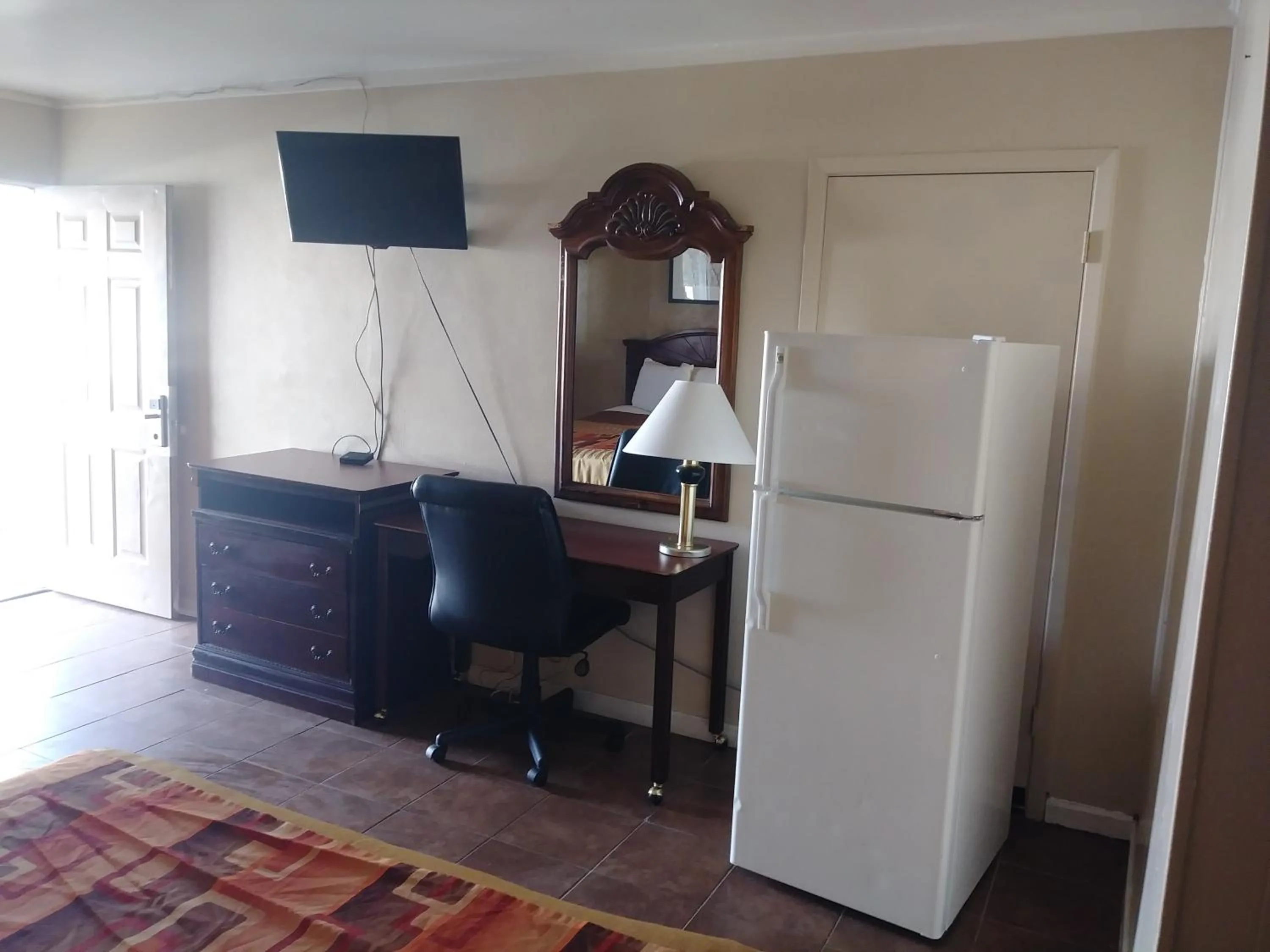 Communal lounge/ TV room in Garden Inn & Suites New Braunfels