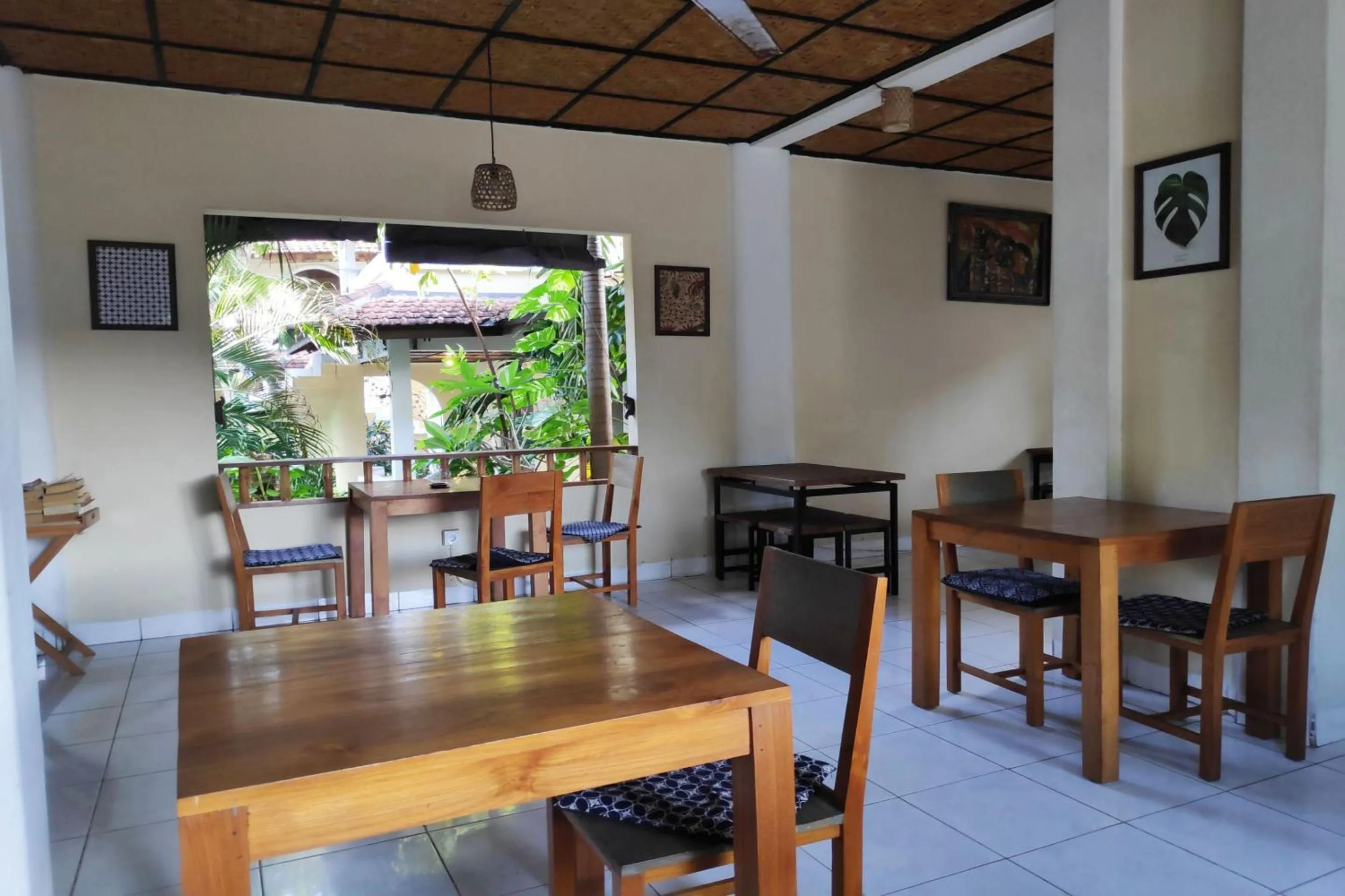 Restaurant/places to eat in Villa Puri Royan Jimbaran