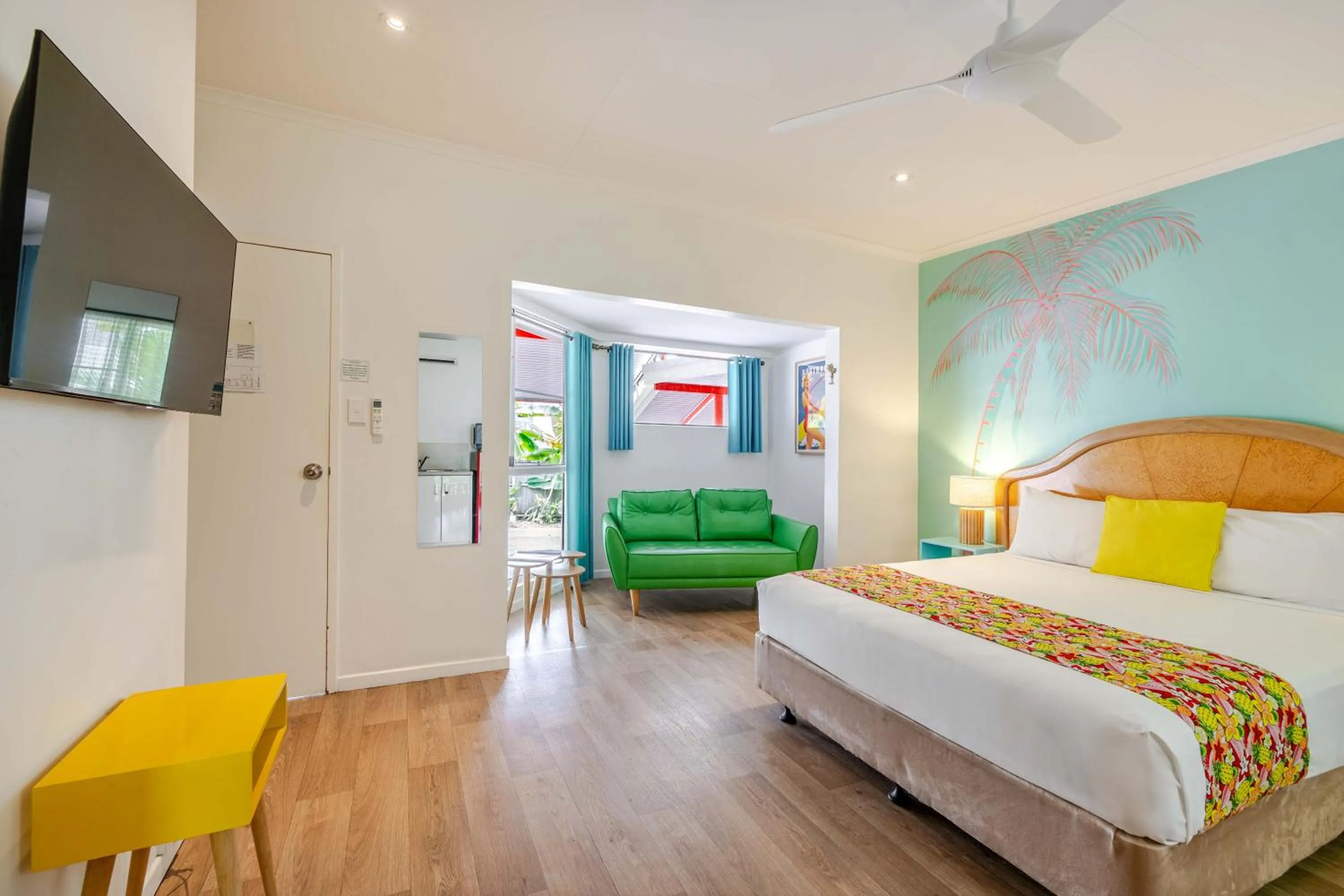 Bedroom, Bed in Port Douglas Motel