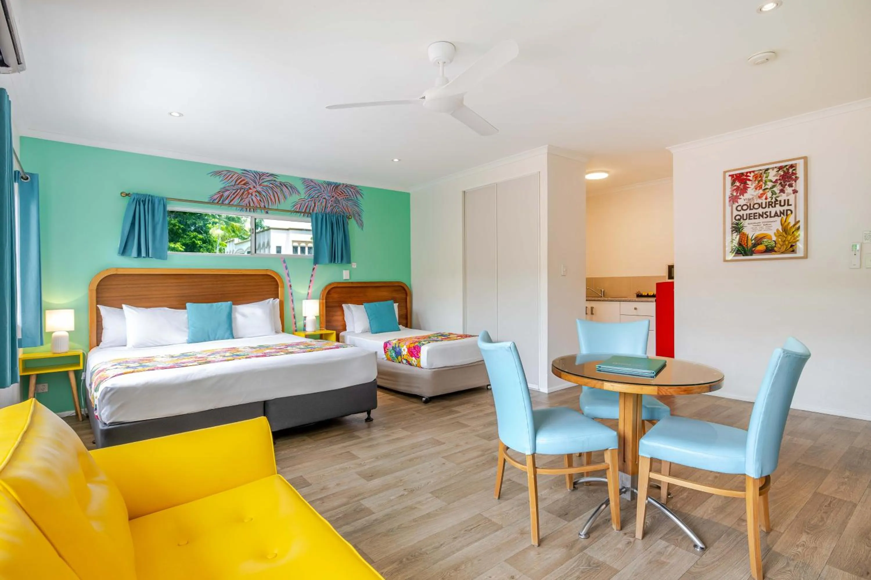 Photo of the whole room, Bed in Port Douglas Motel