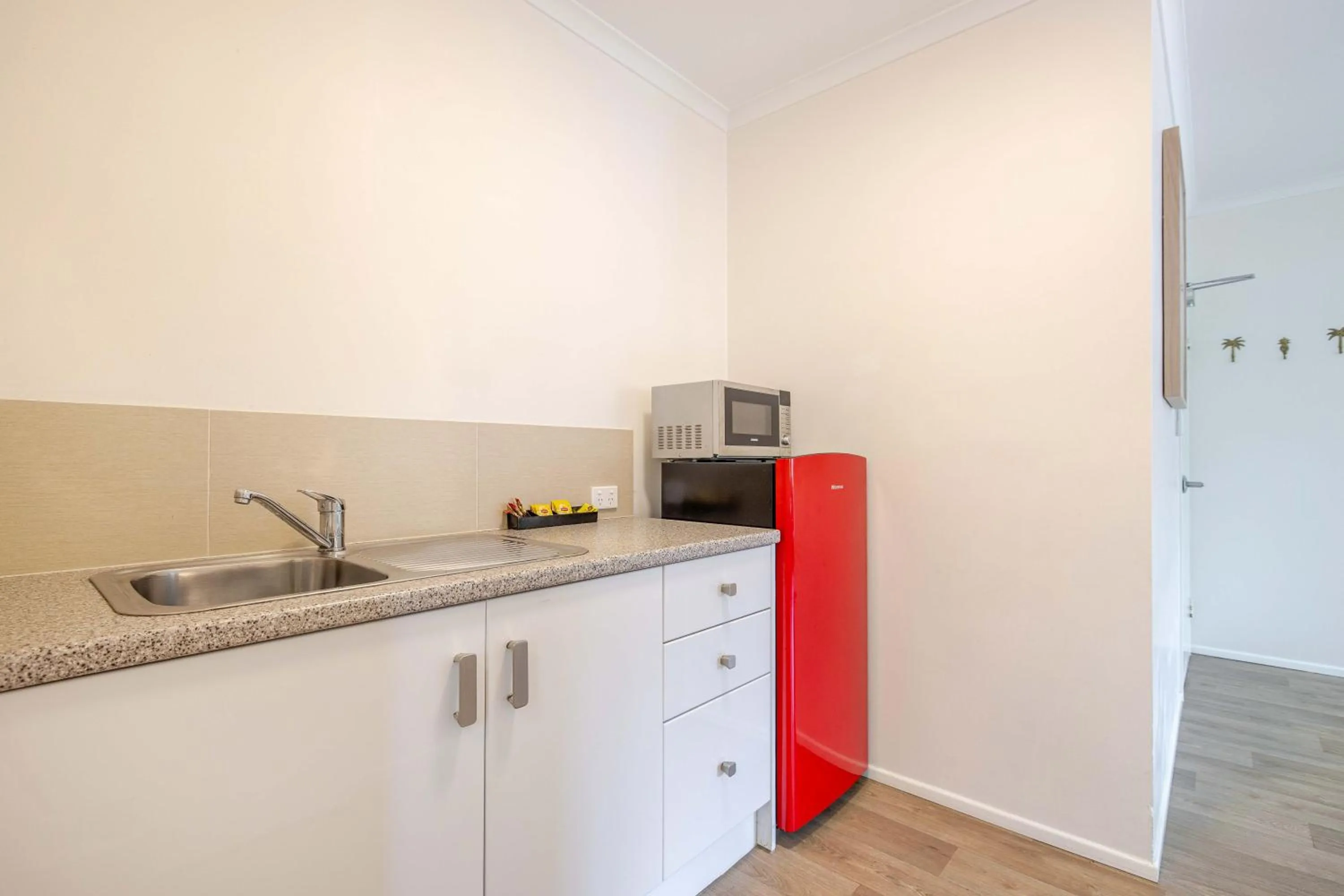 Kitchen or kitchenette in Port Douglas Motel