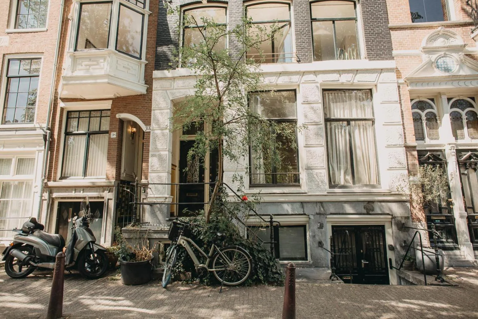 Property building in Follow your Heart in Amsterdam