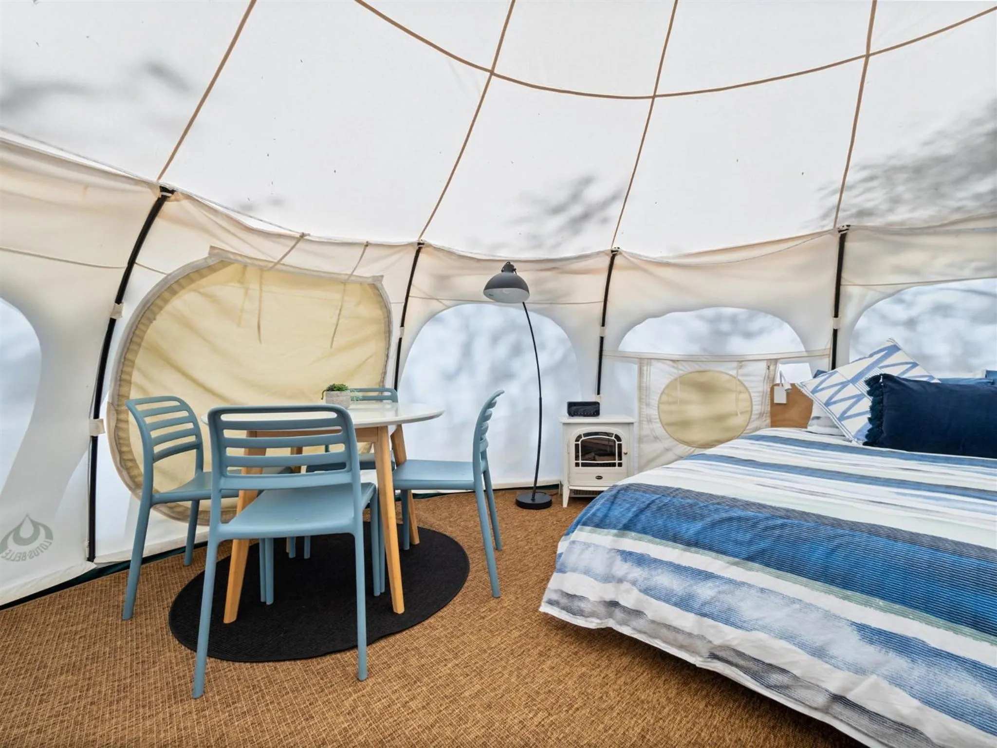 Dining area, Bed in Mandalay Holiday Resort and Tourist Park