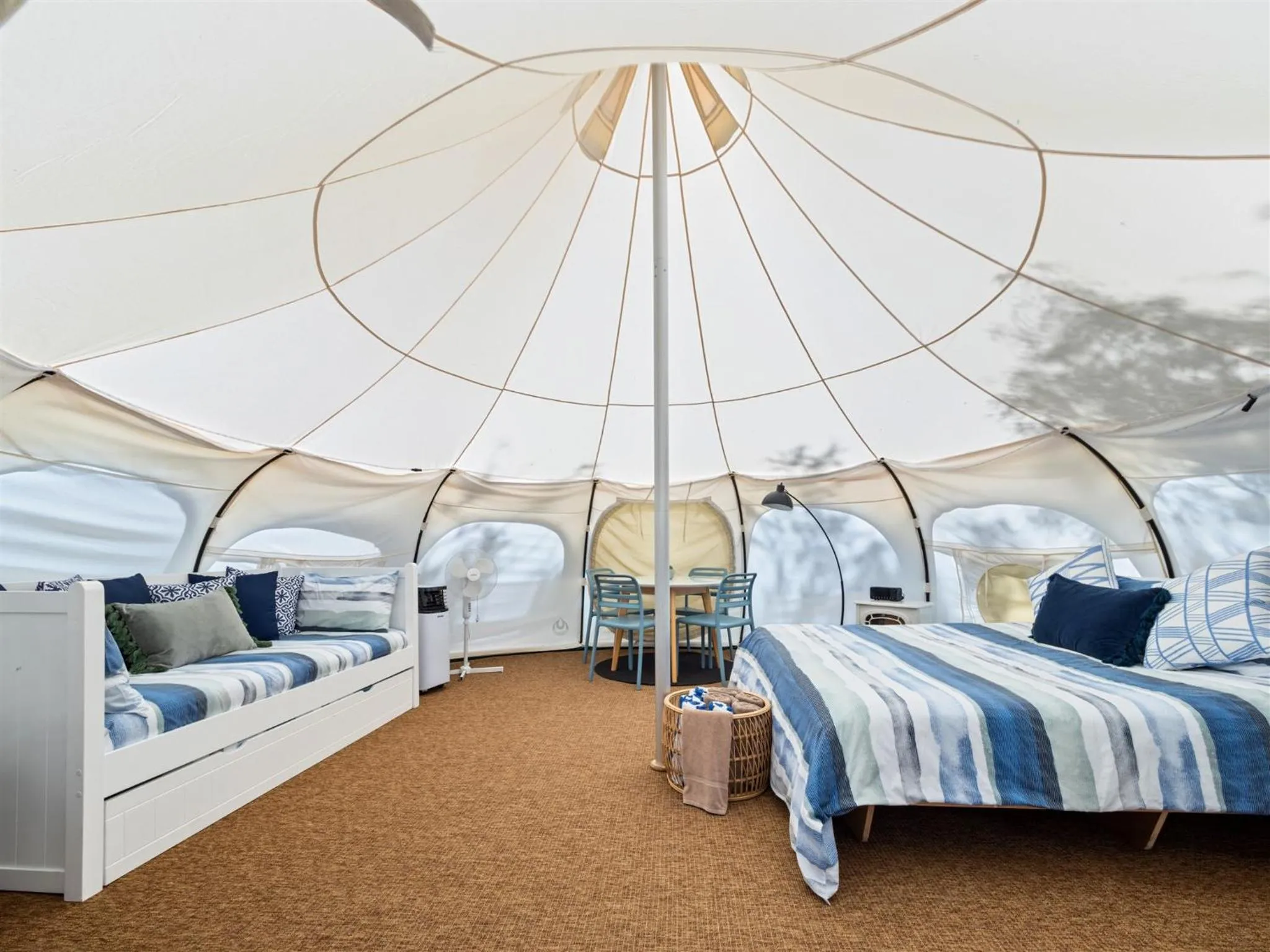 Living room, Bed in Mandalay Holiday Resort and Tourist Park