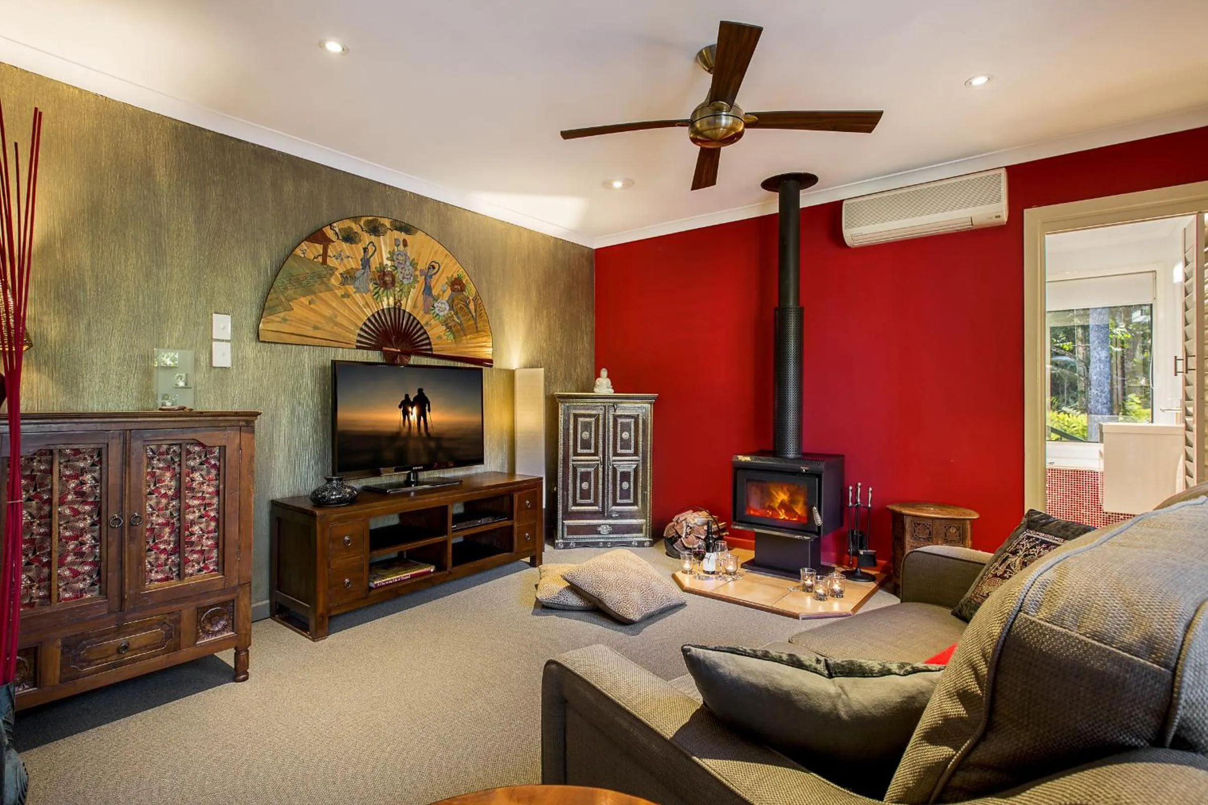 Seating area in Avocado Sunset Bed & Breakfast