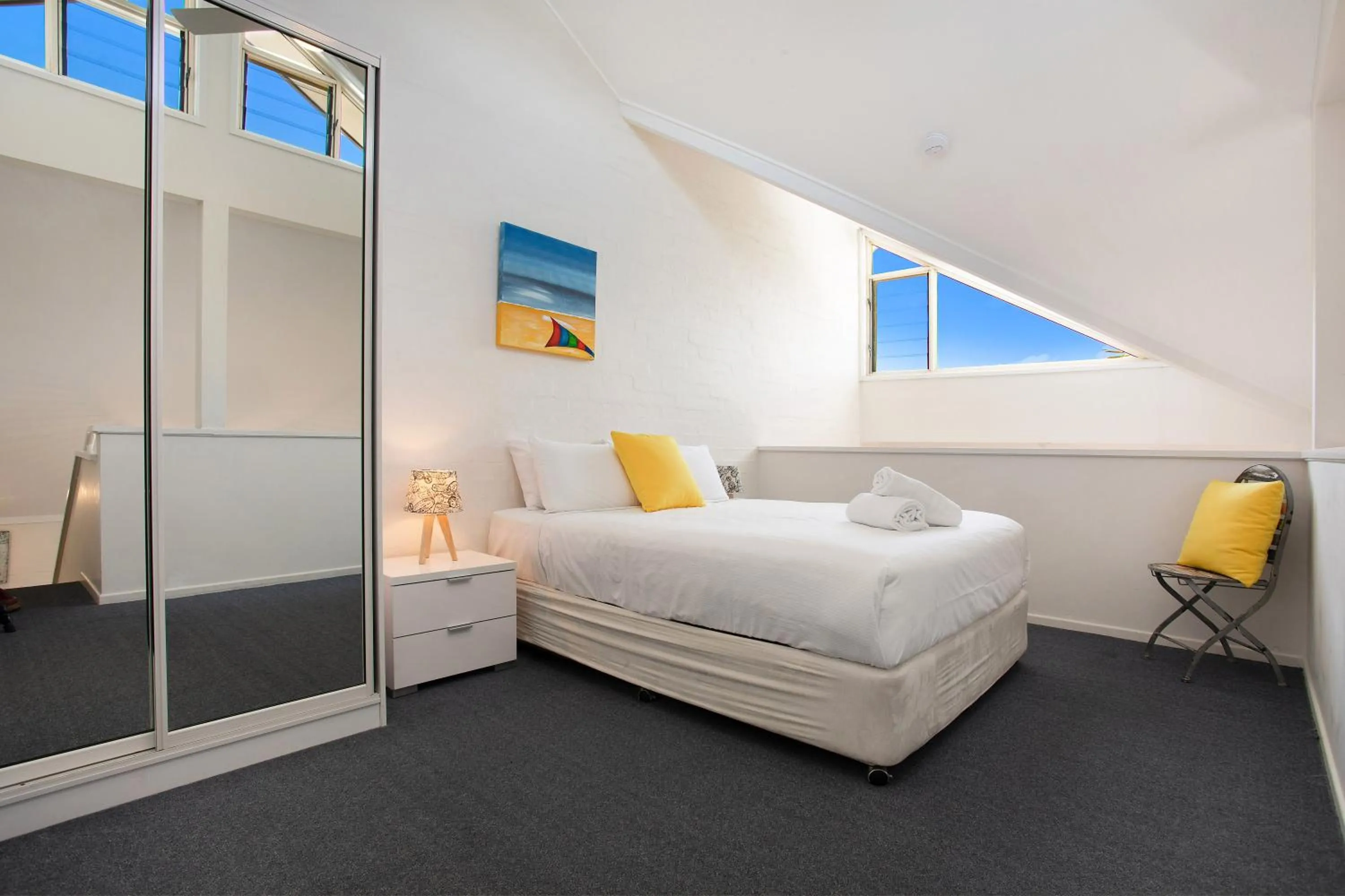 Bed in Mariner Bay Apartments