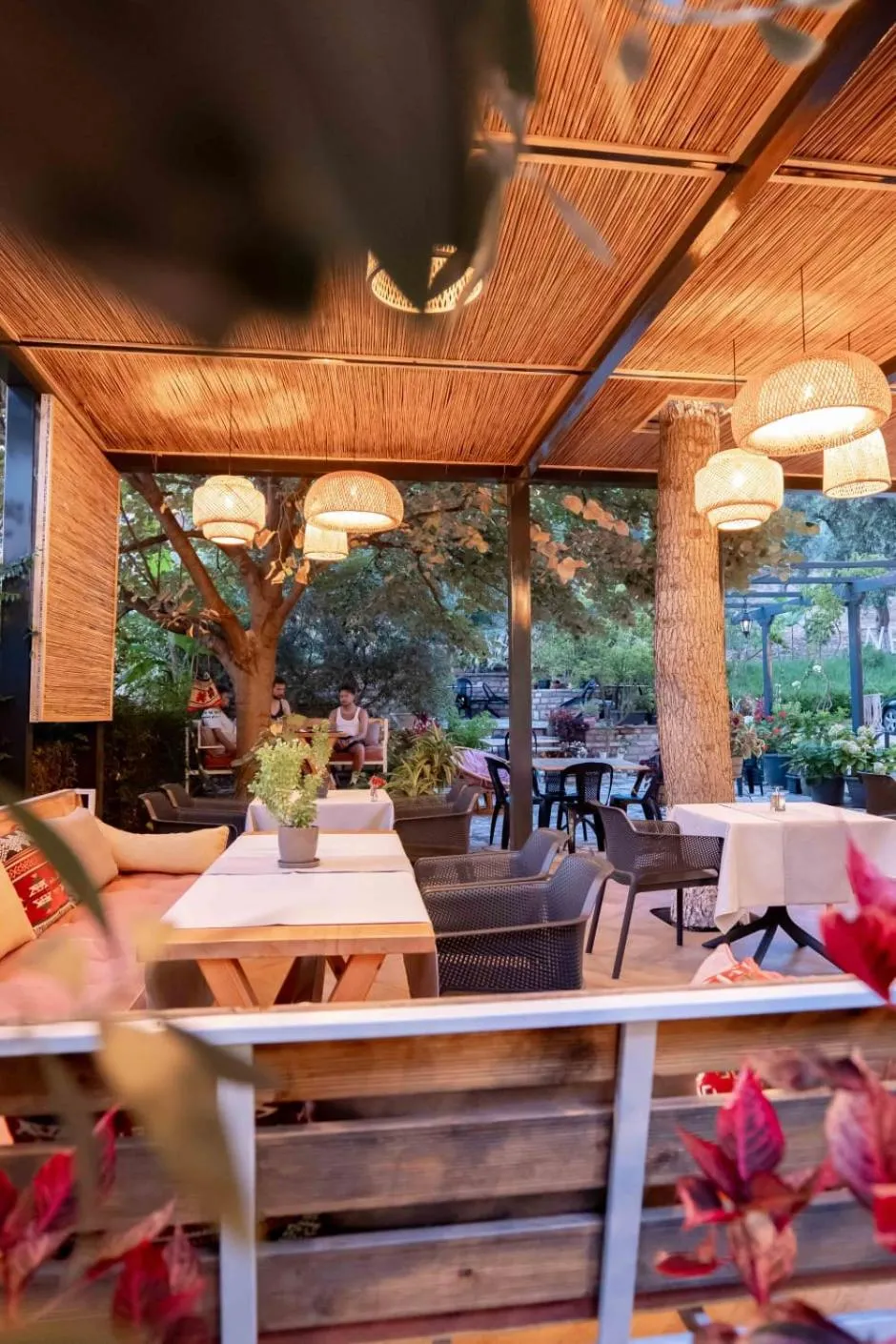 Restaurant/places to eat in Villa Green Garden