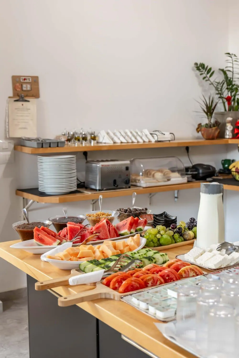 Food and drinks in Villa Green Garden