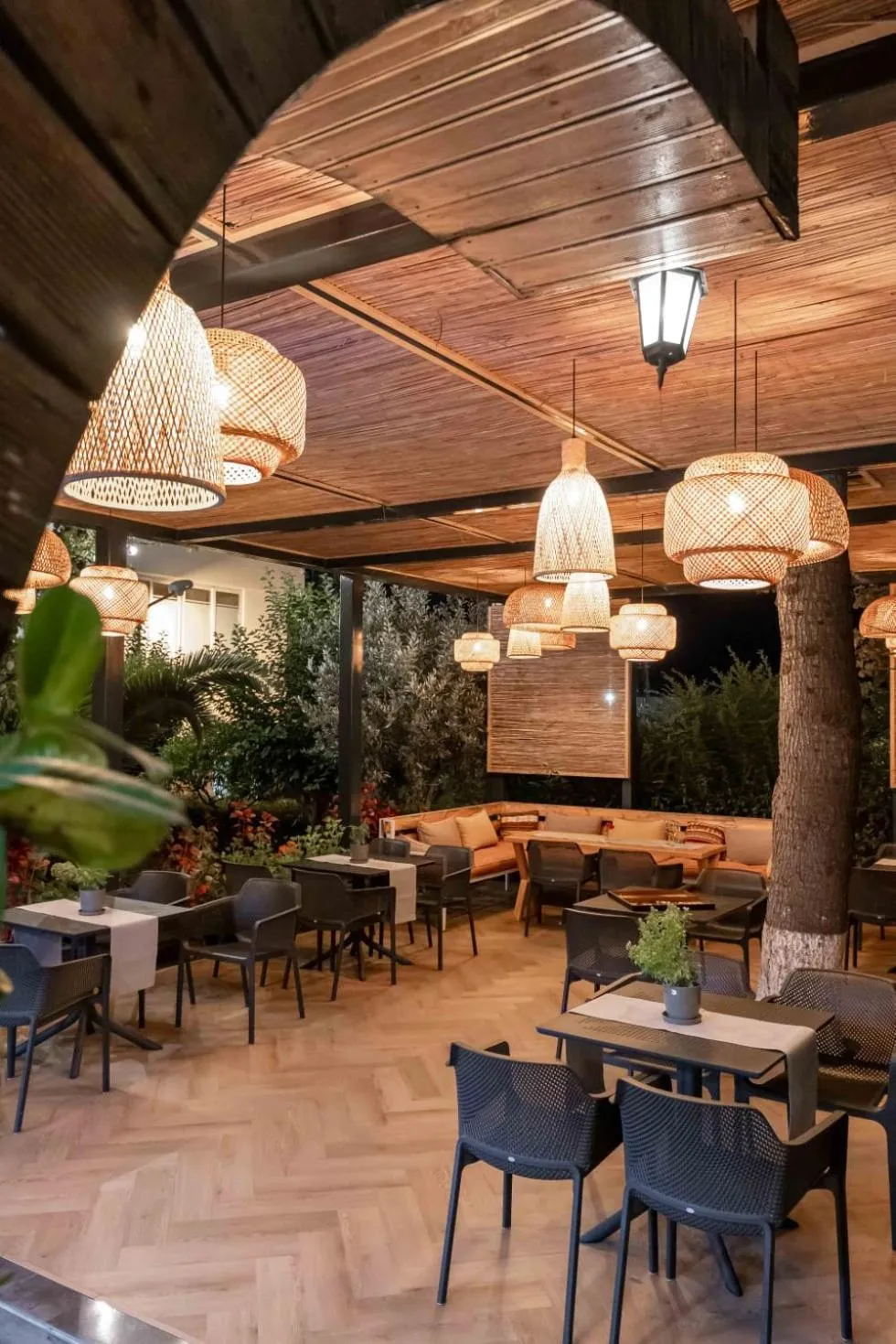 Restaurant/places to eat in Villa Green Garden