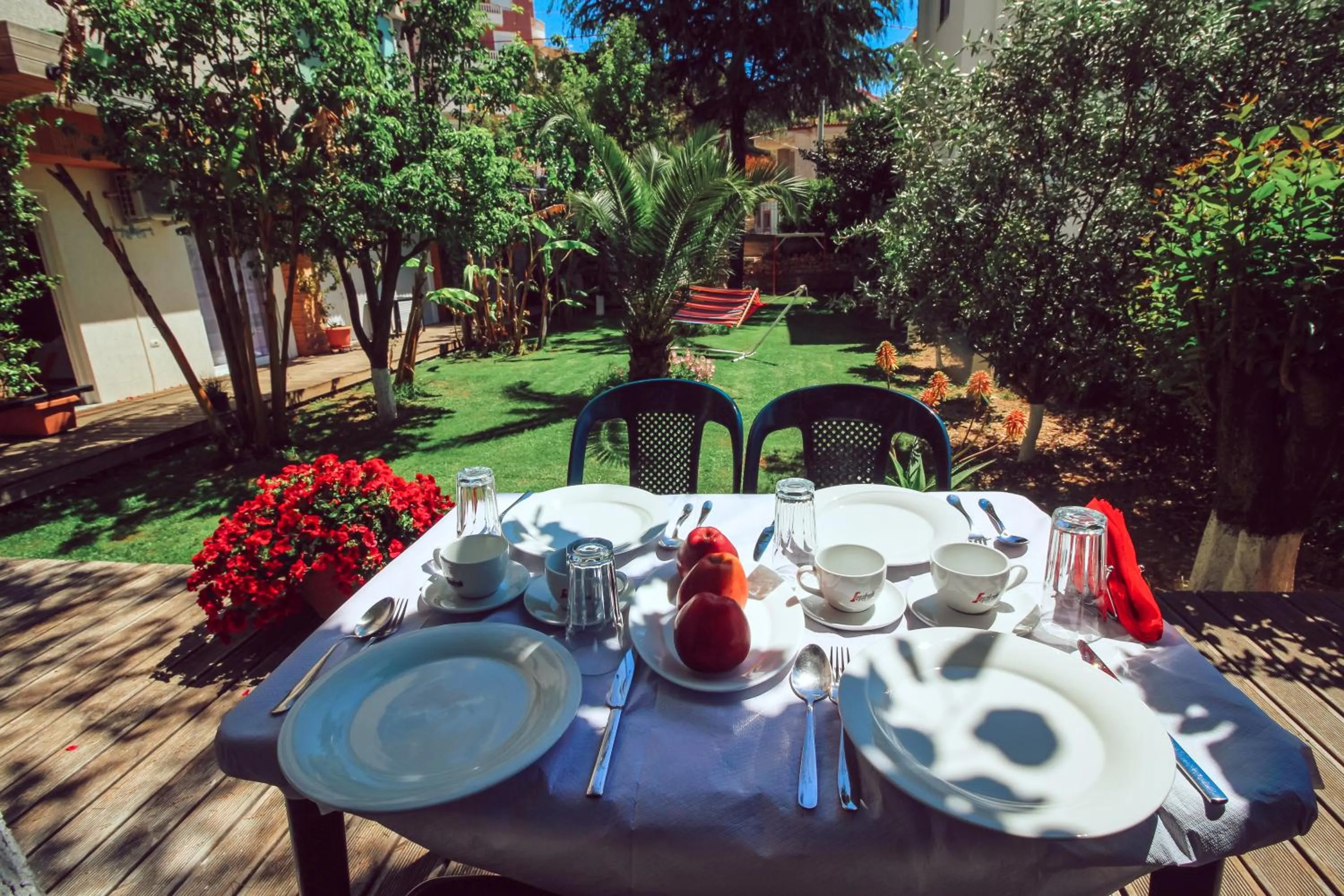 Restaurant/places to eat in Villa Green Garden