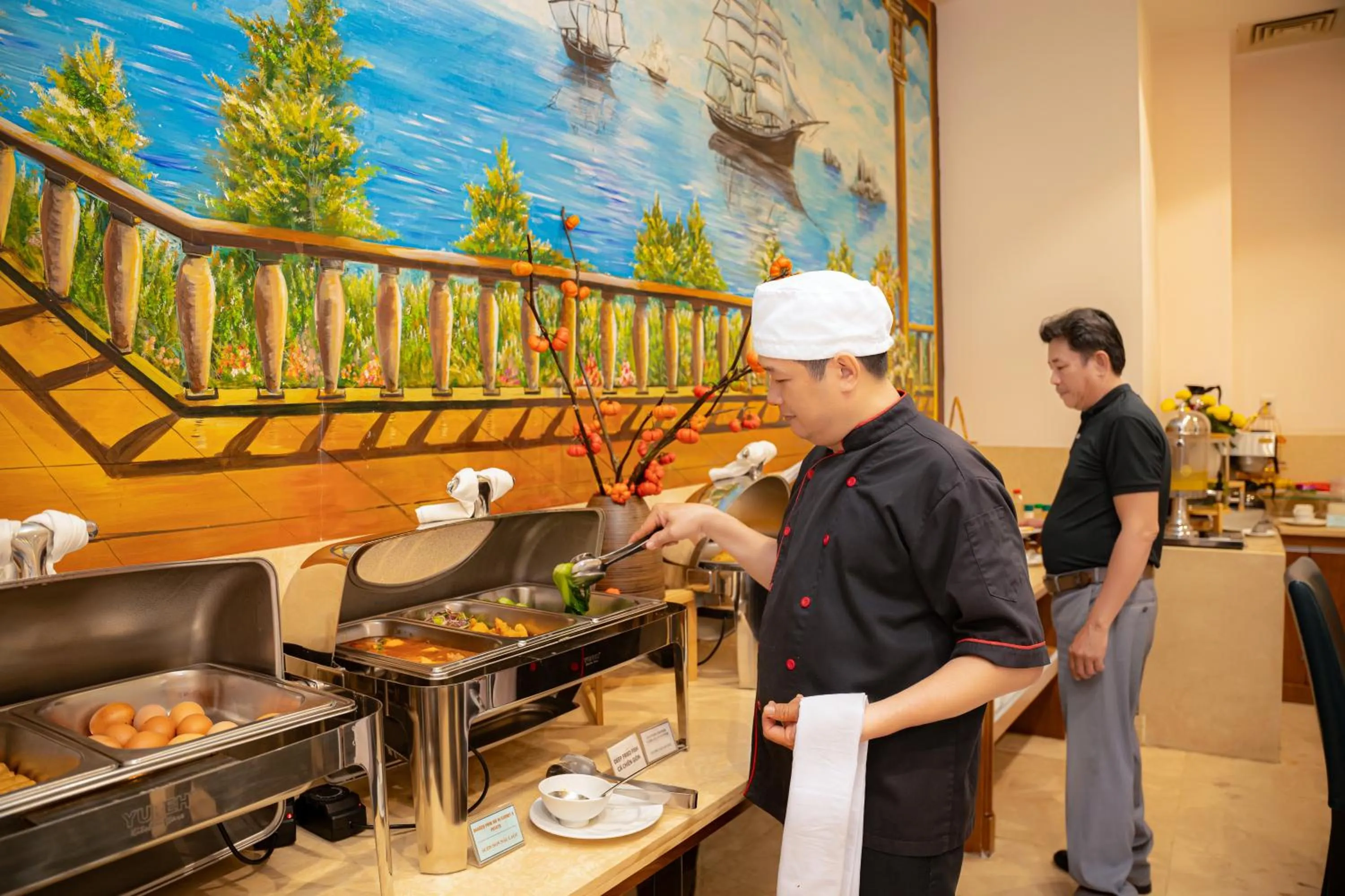 Restaurant/places to eat in Cap Town Hotel