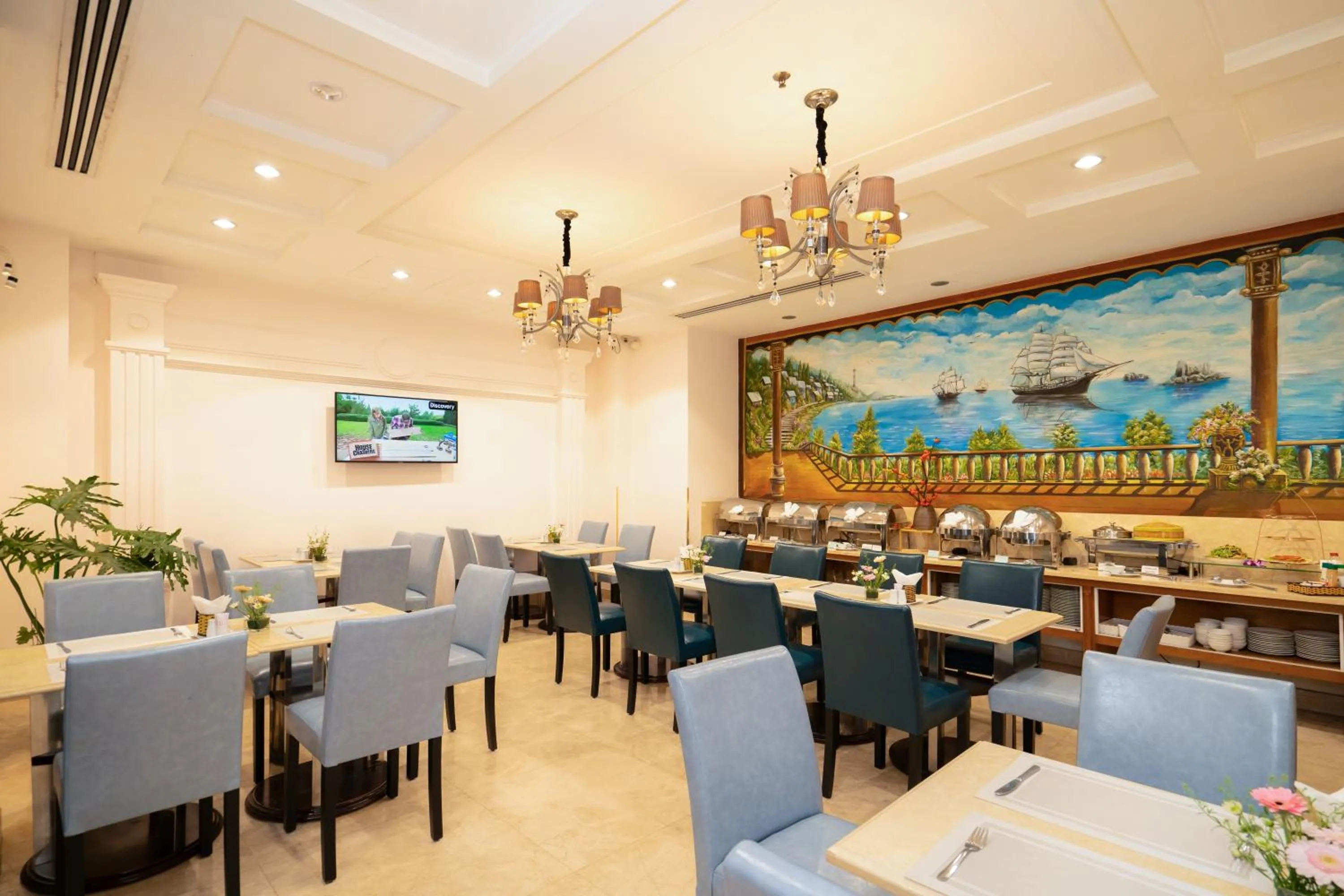 Restaurant/places to eat in Cap Town Hotel