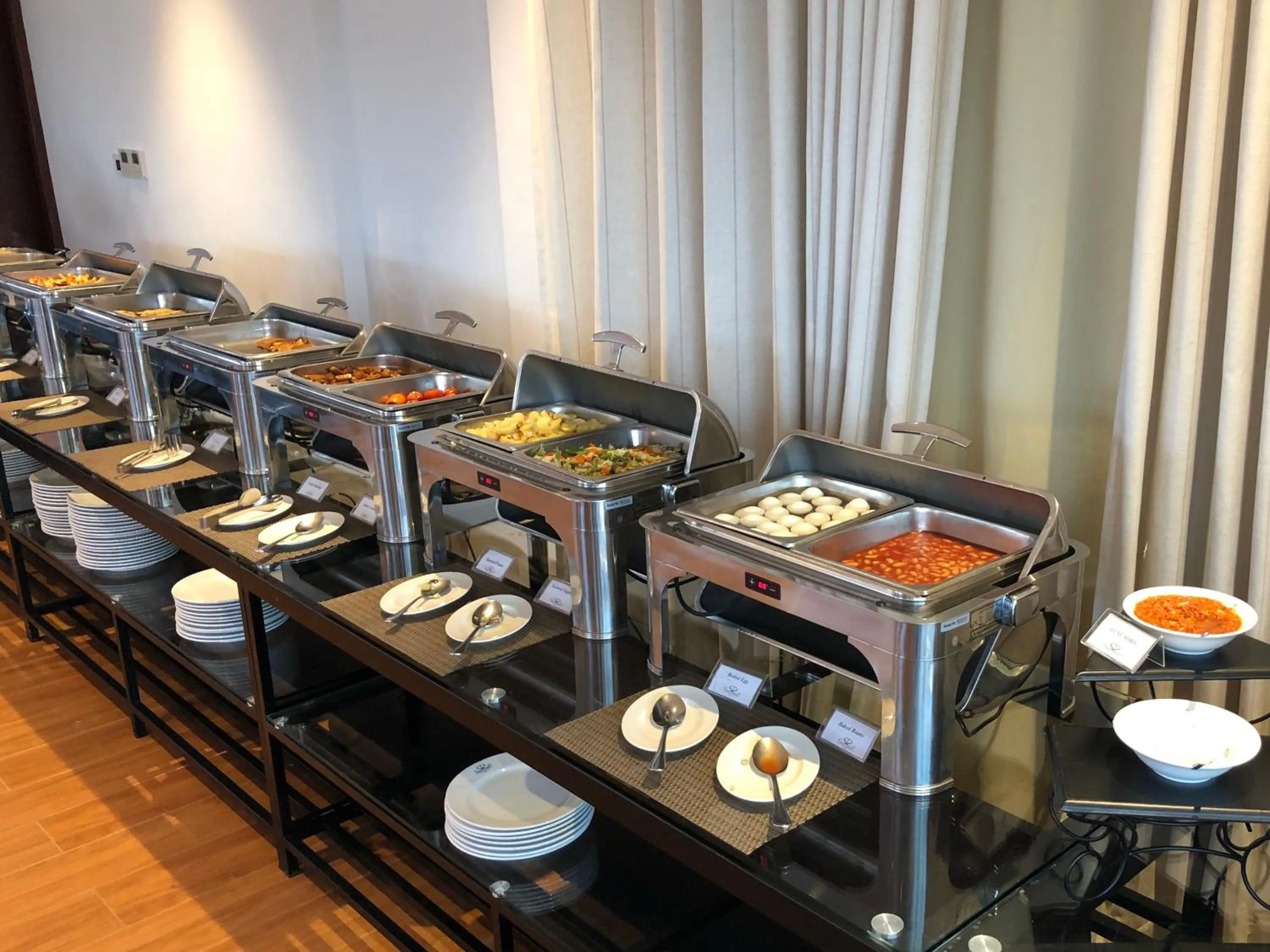 Breakfast in Swiss Residence Kandy