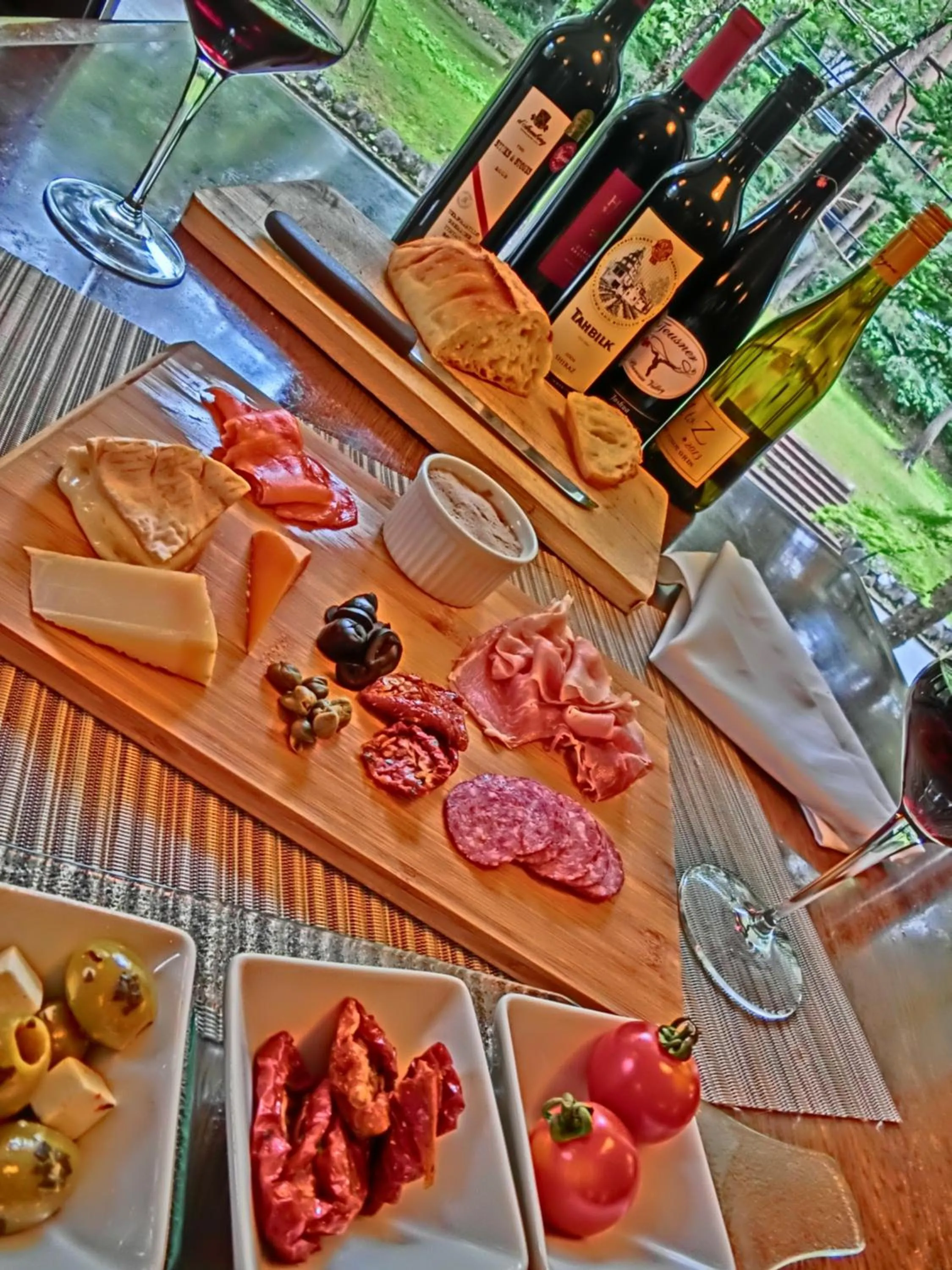 Restaurant/places to eat in White Horse Hotel