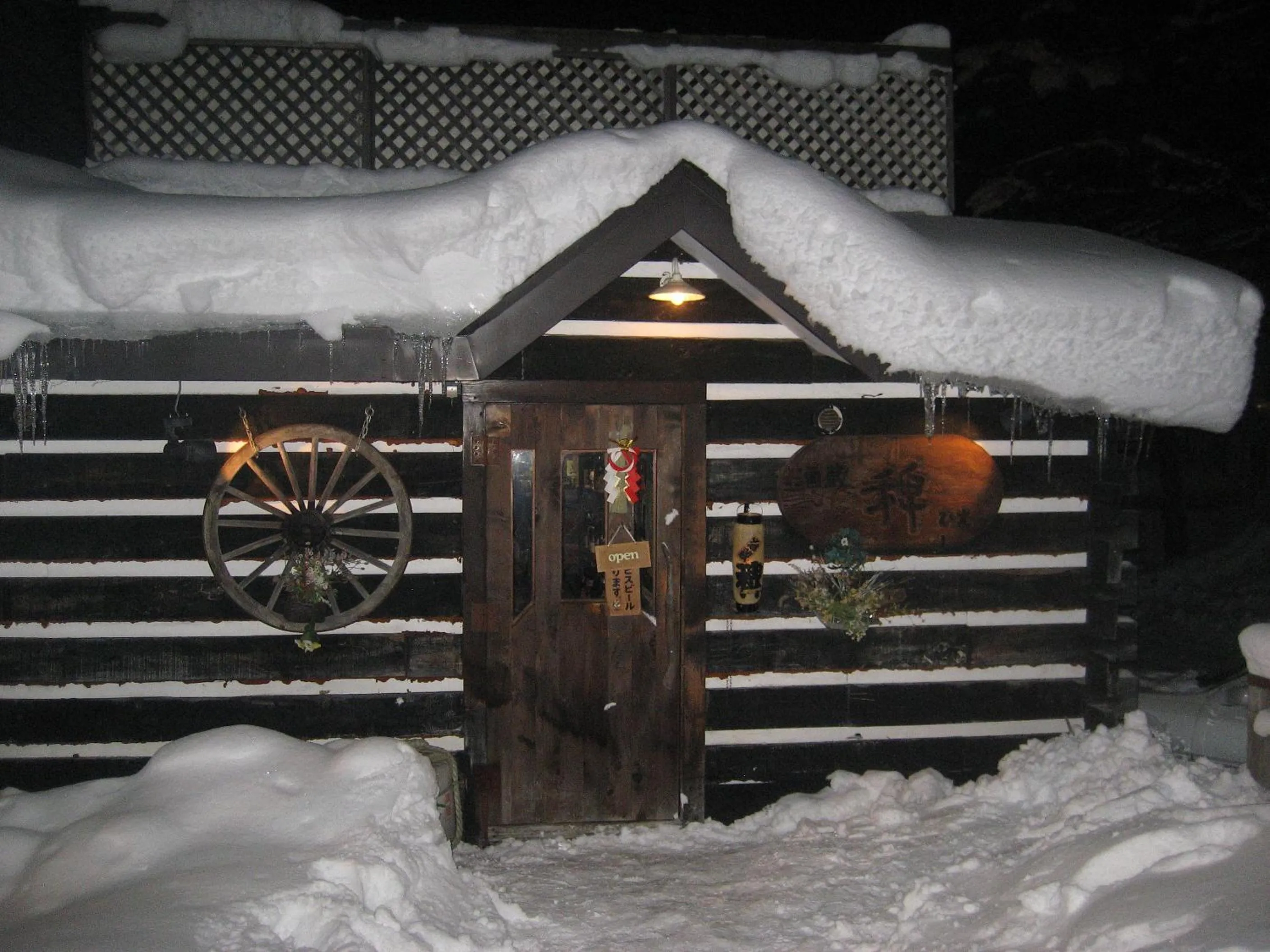 Facade/entrance in White Horse Hotel