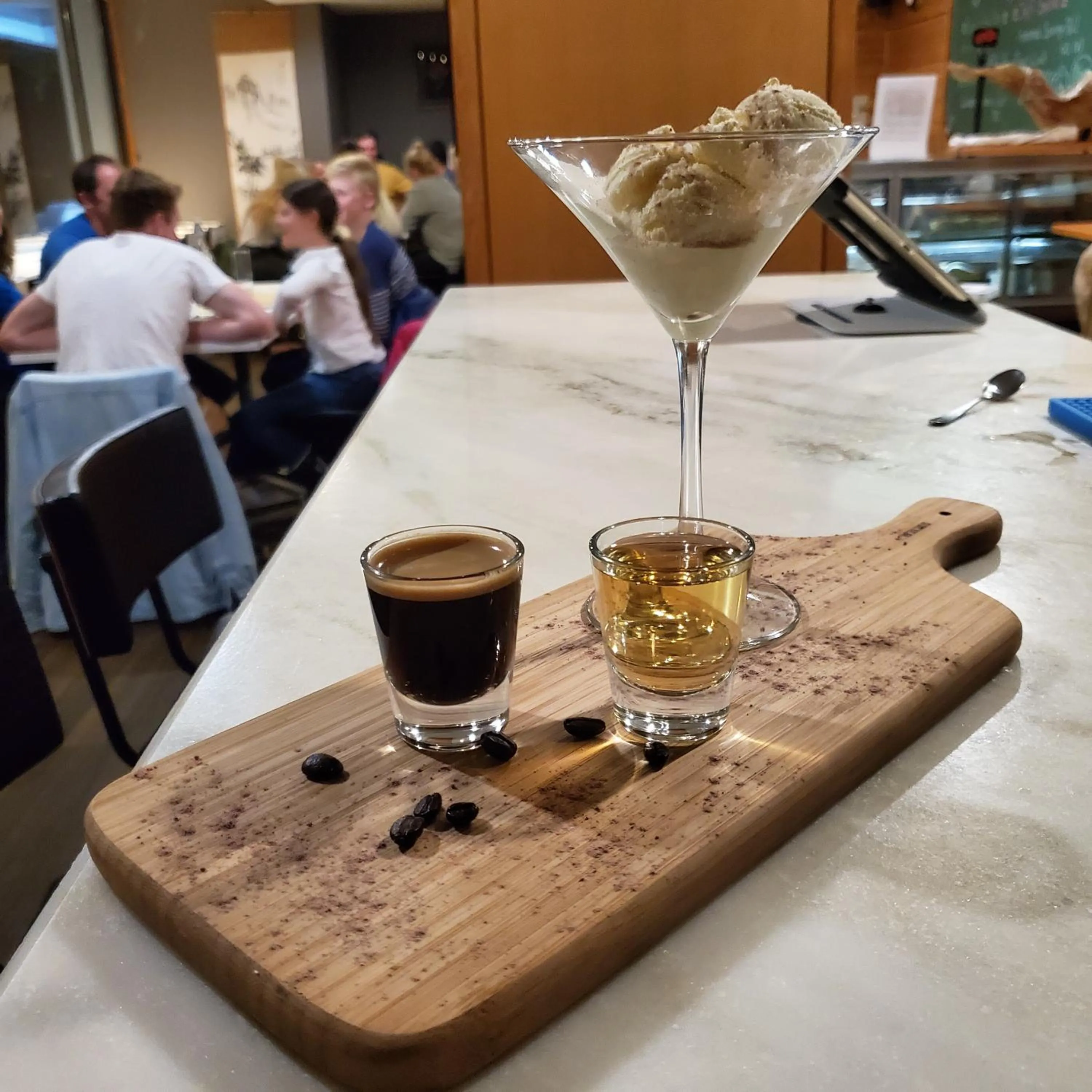 Restaurant/places to eat in White Horse Hotel