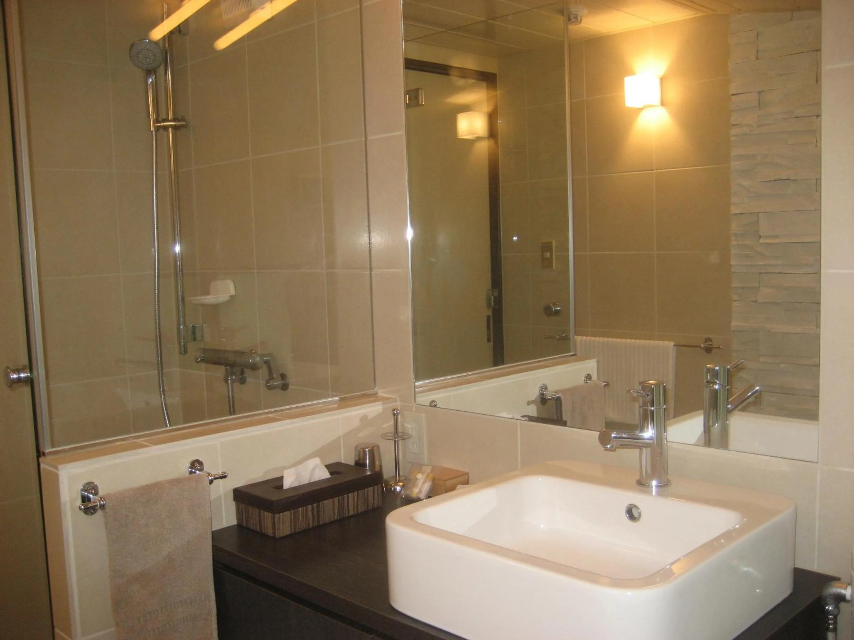 Bathroom in White Horse Hotel