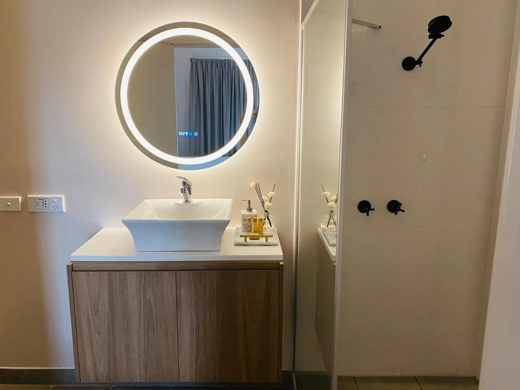 Shower in De'Vine Escape