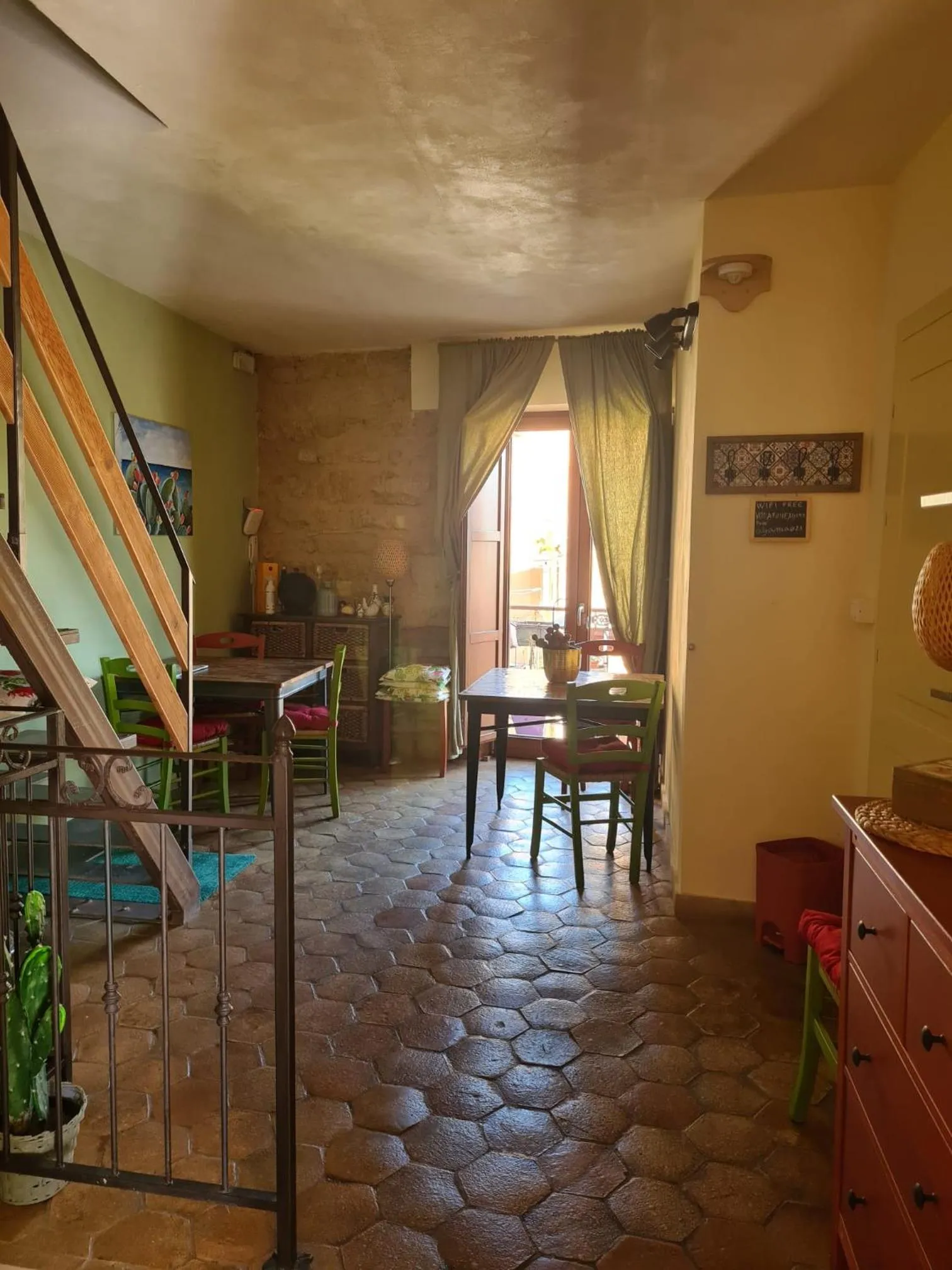 Communal lounge/ TV room in Aljama - Downtown B&B