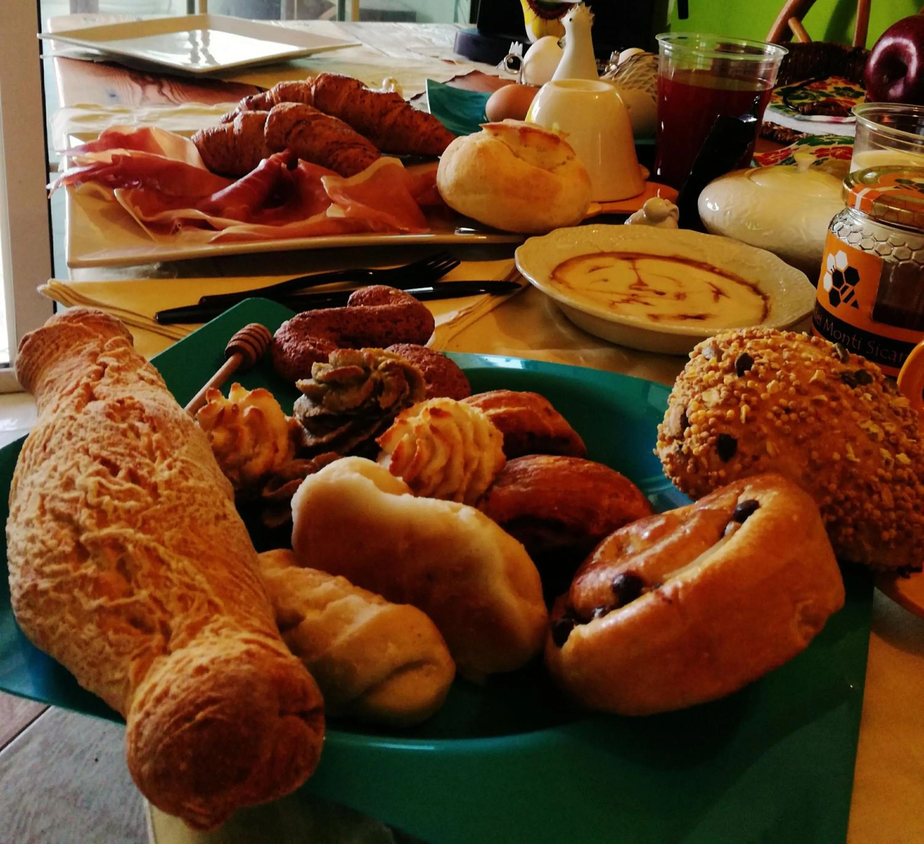 Food and drinks in Aljama - Downtown B&B