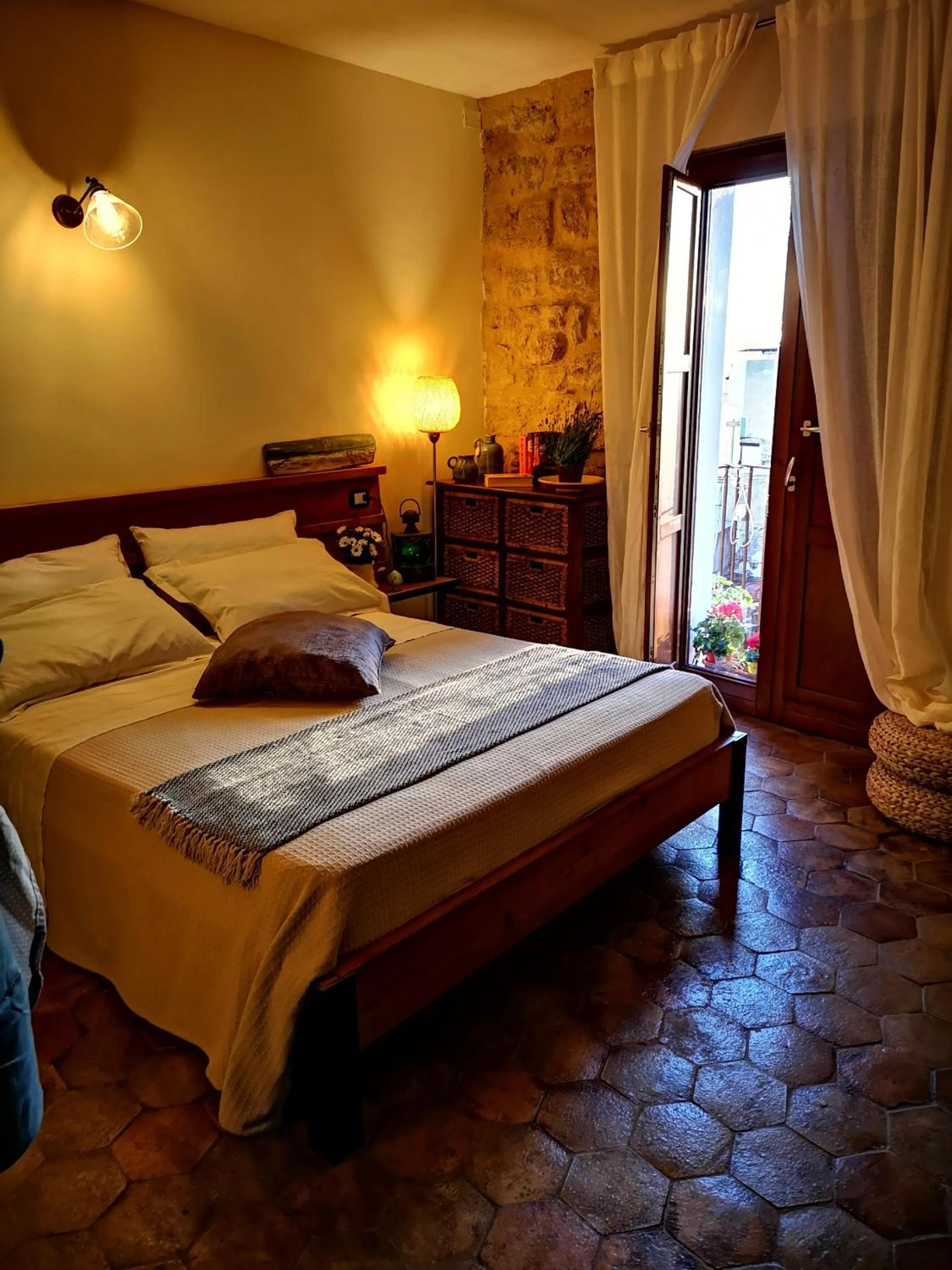 Photo of the whole room, Bed in Aljama - Downtown B&B