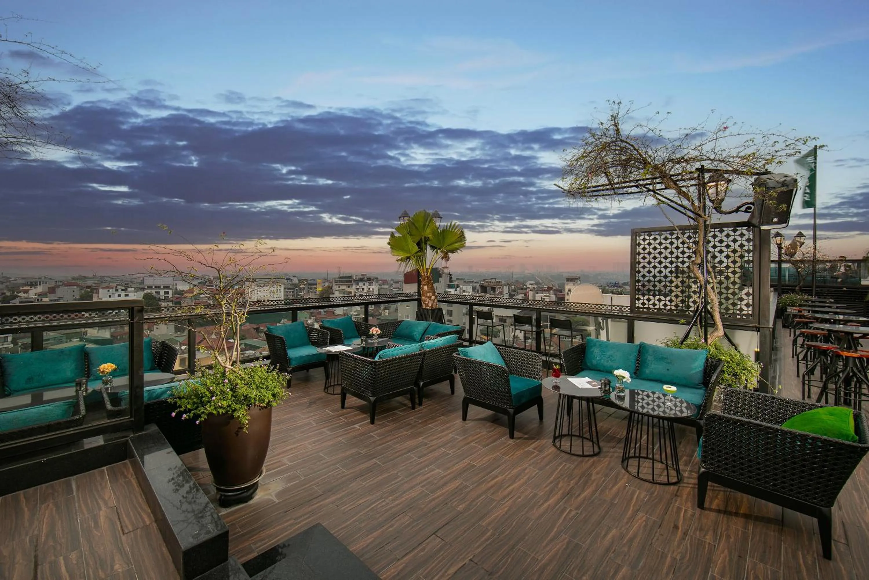 Lounge or bar in La Mejor Hotel & Sky Bar