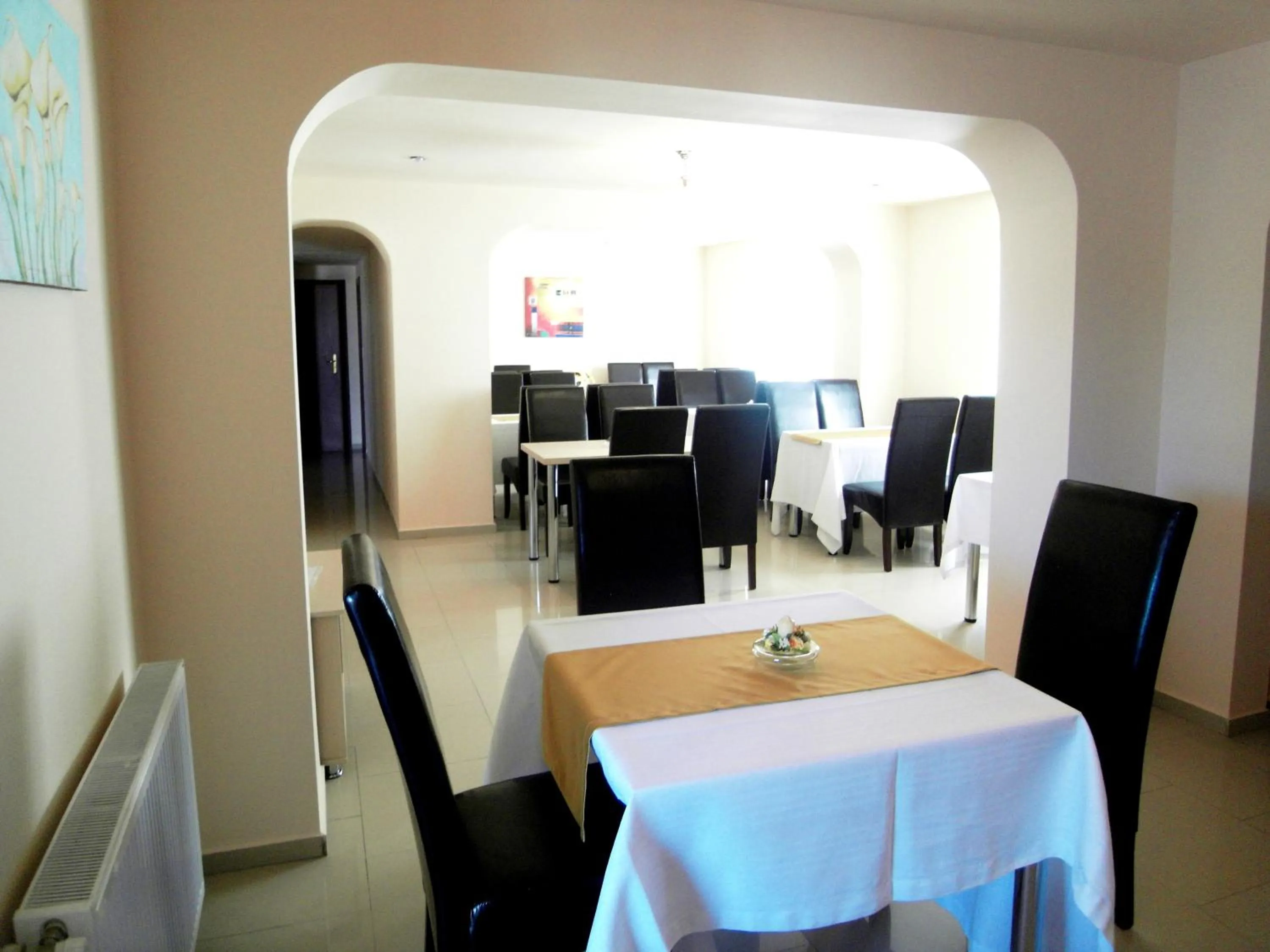 Restaurant/places to eat in City Comfort Villa