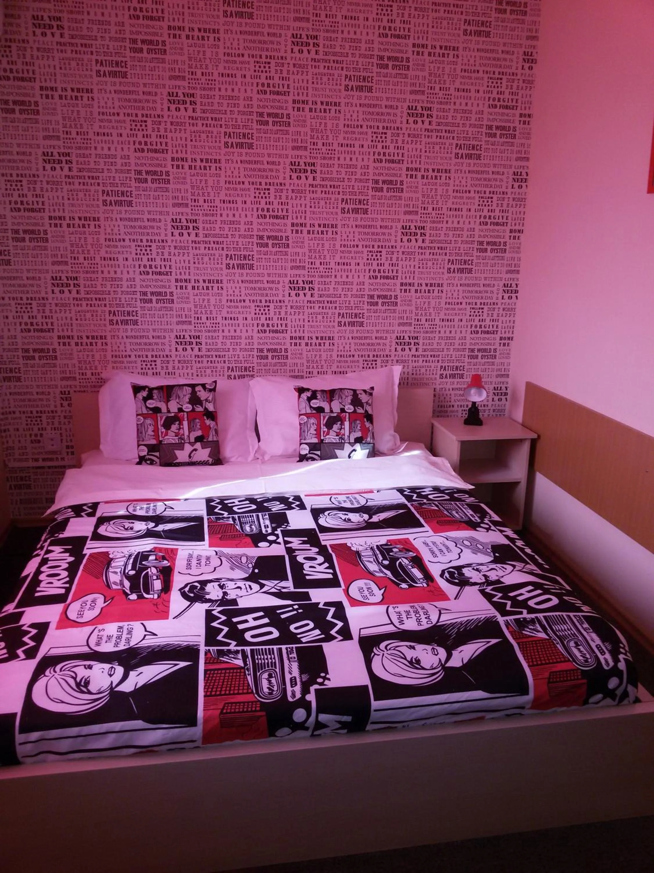 Decorative detail, Bed in City Comfort Villa