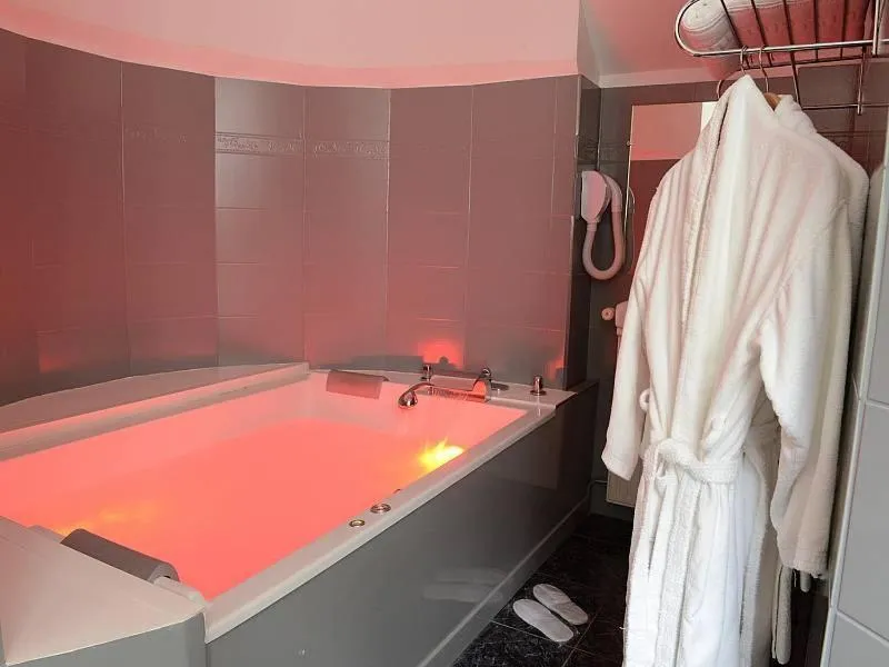 Hot Tub in Domaine de Joinville