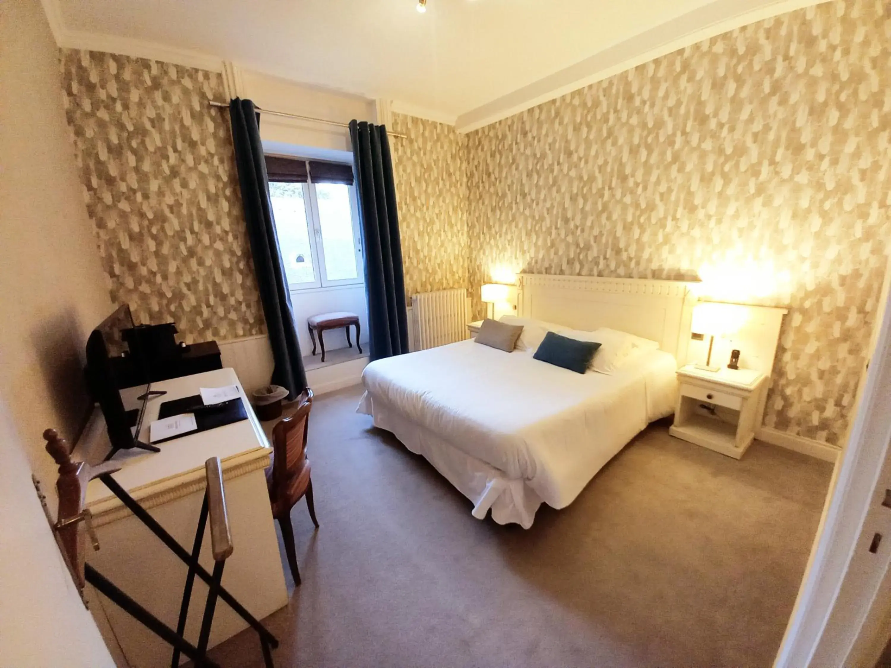 Classic Double Room in Domaine de Joinville Classic Double Room in Domaine de Joinville