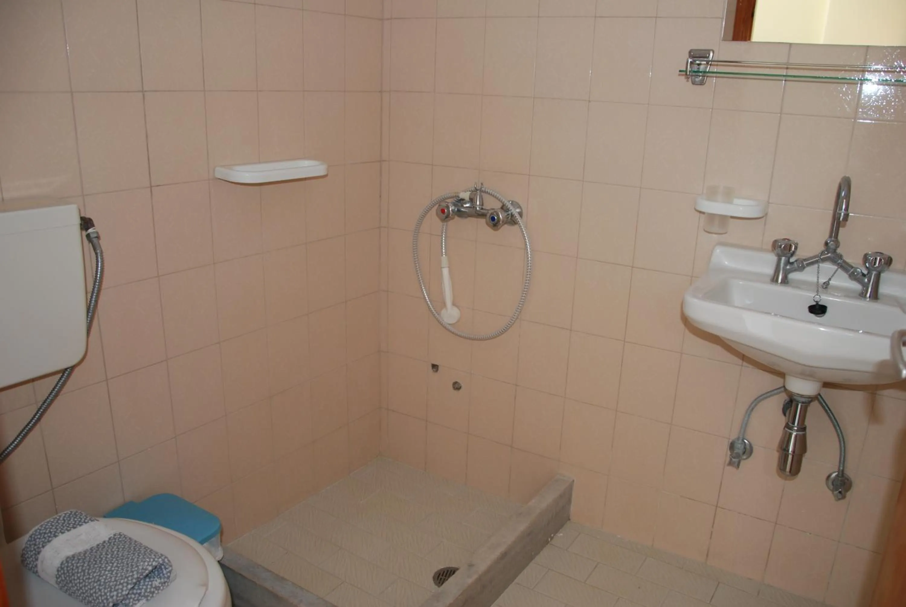 Bathroom in Koulas Pension - Red Lake