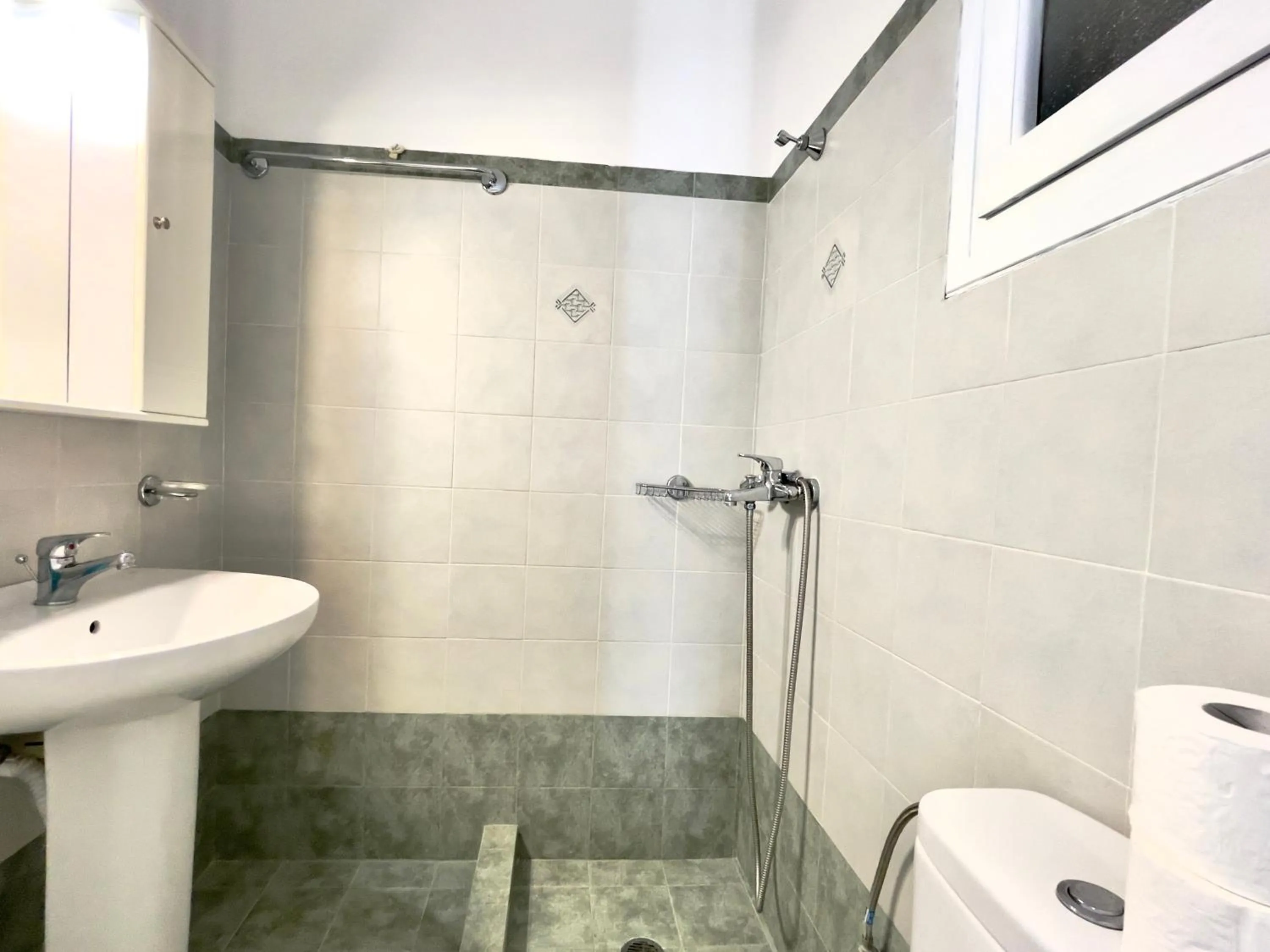 Toilet in Koulas Pension - Red Lake