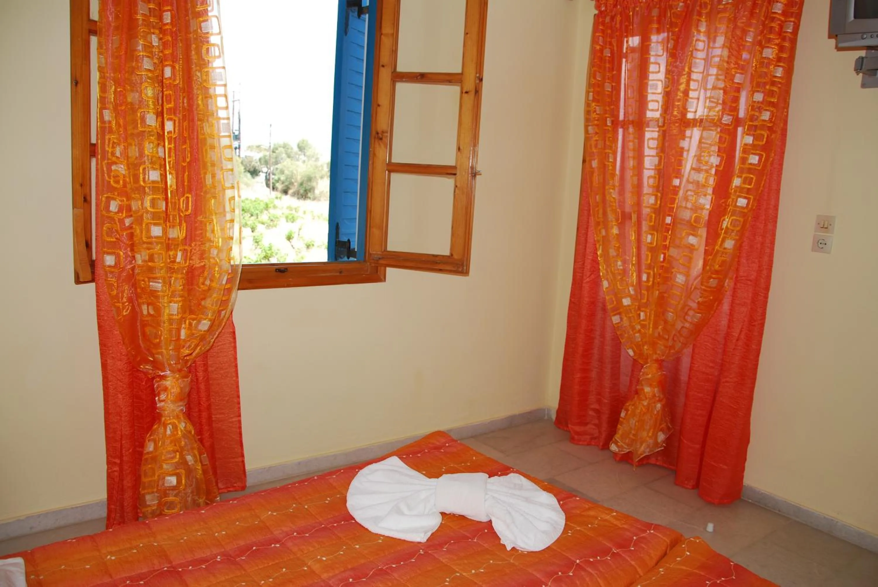 Decorative detail, Bed in Koulas Pension - Red Lake