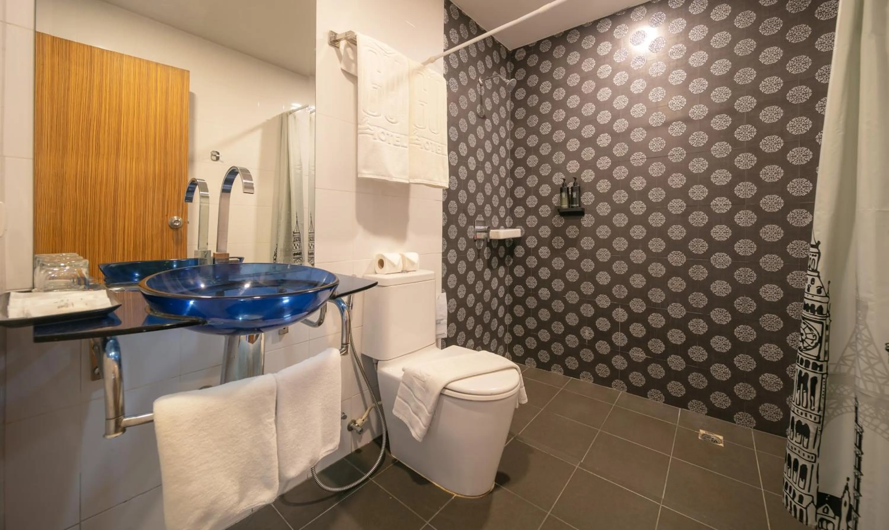 Shower in Gu Hotel Patong