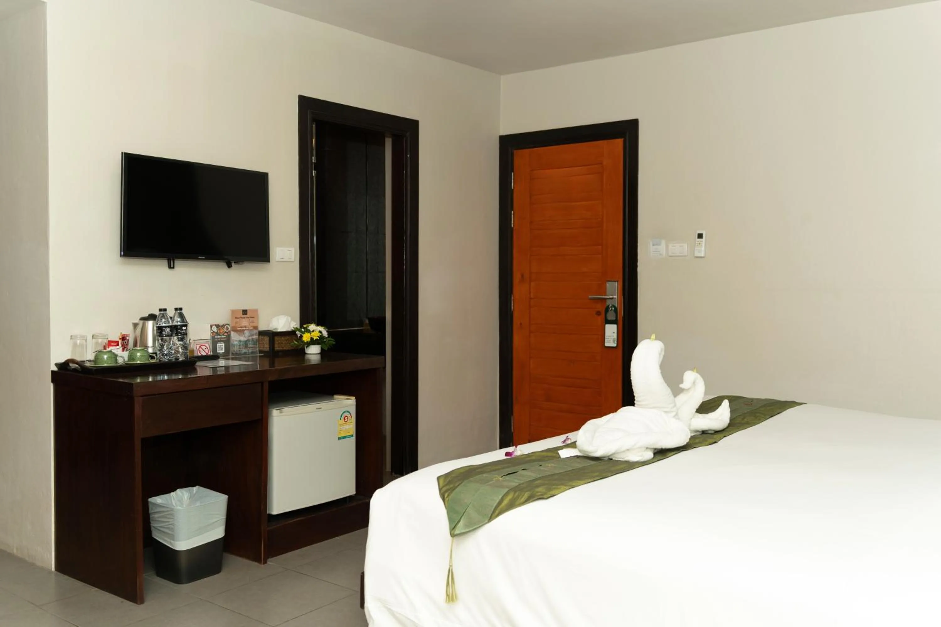 Property building, Bed in Gu Hotel Patong