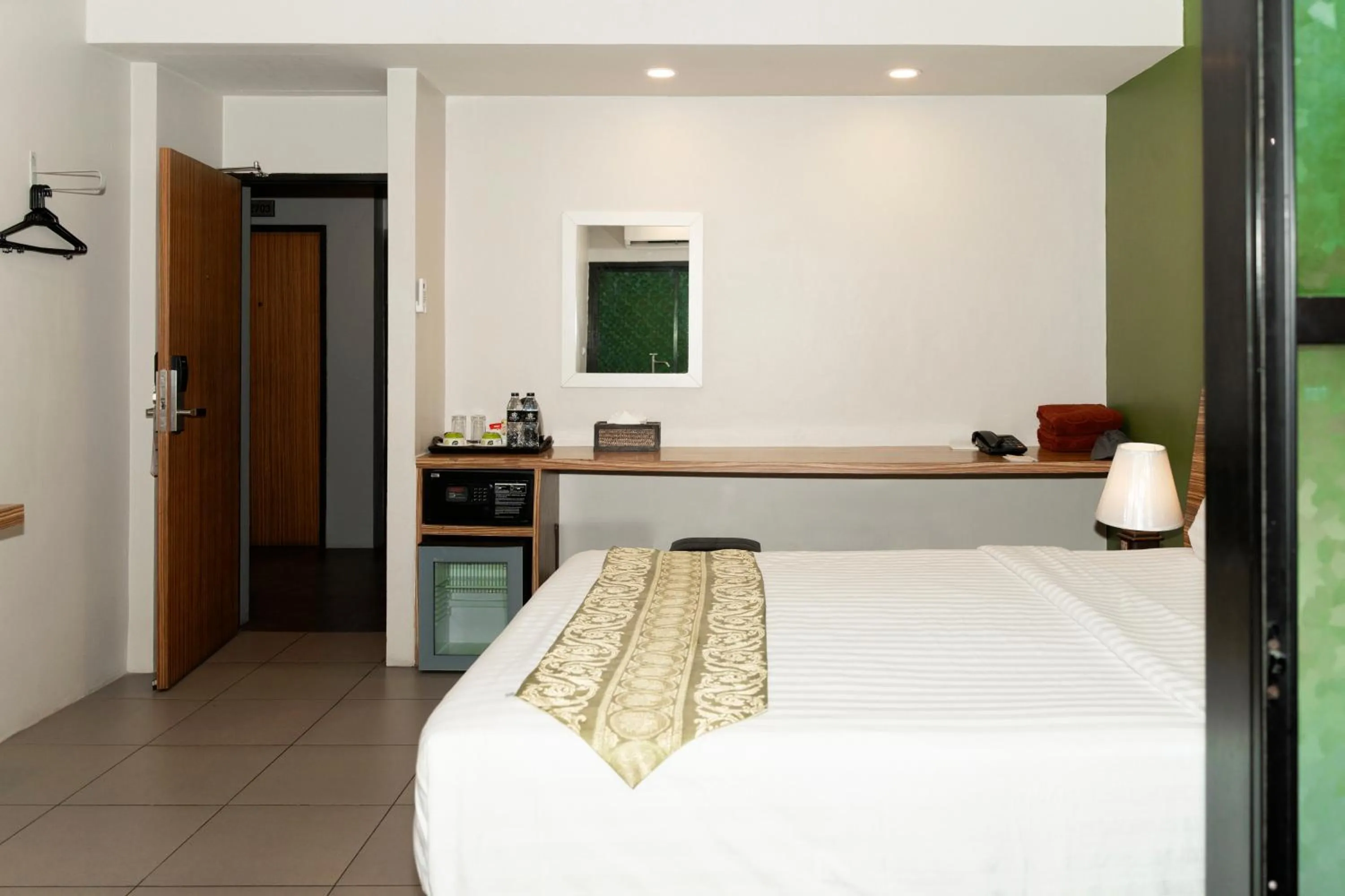Property building, Bed in Gu Hotel Patong