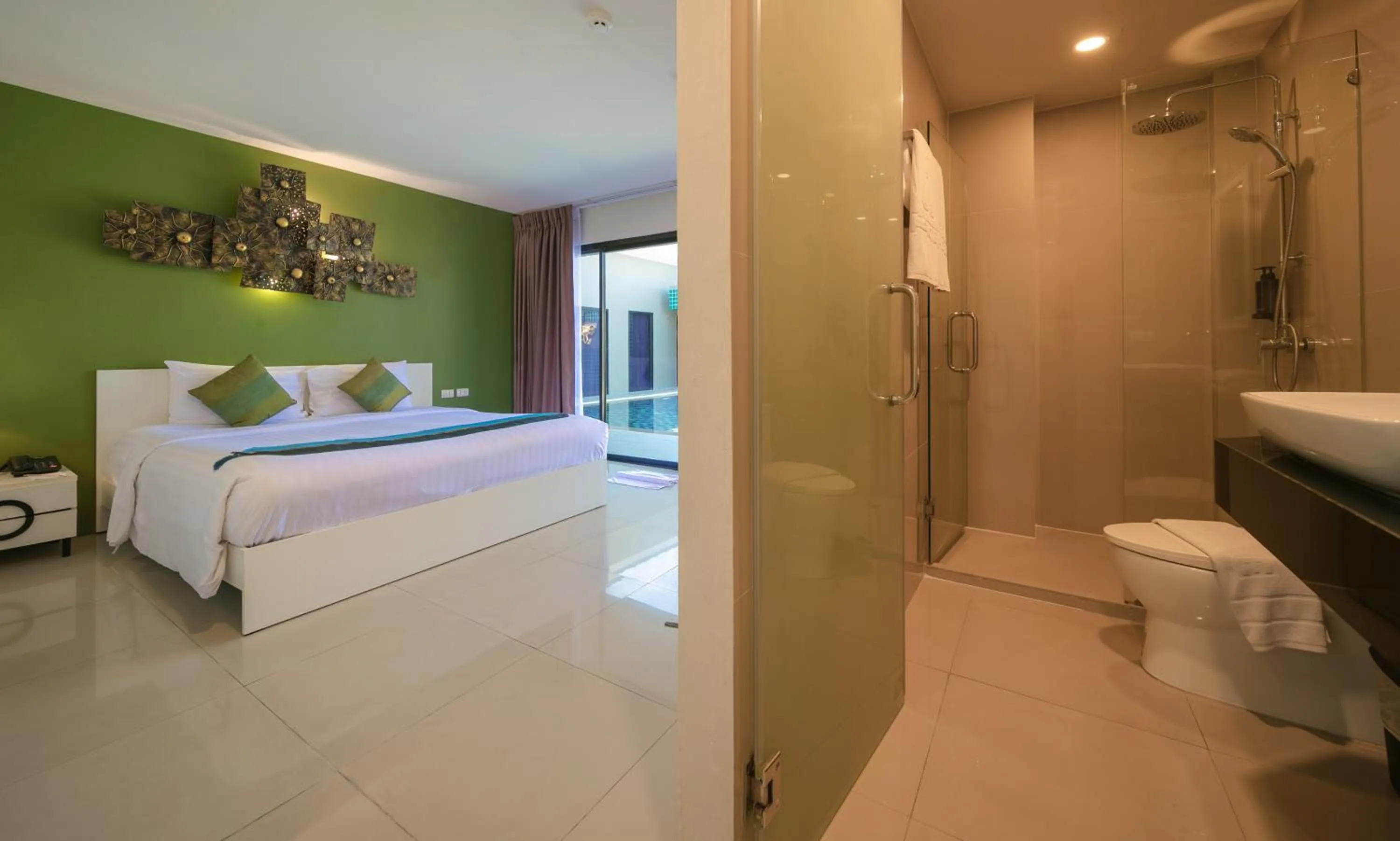 Shower, Bed in Gu Hotel Patong