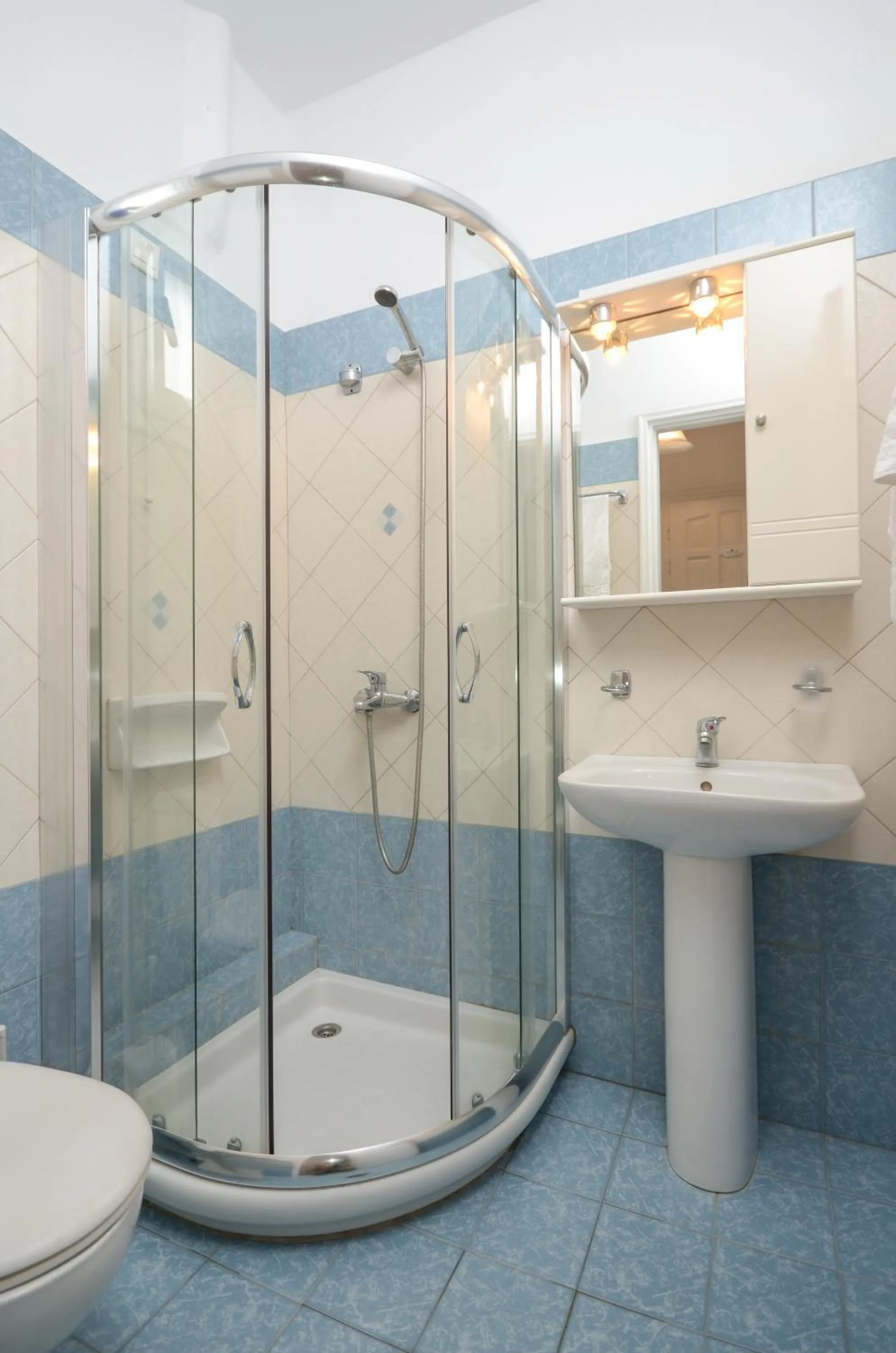 Shower in Hotel Francesca