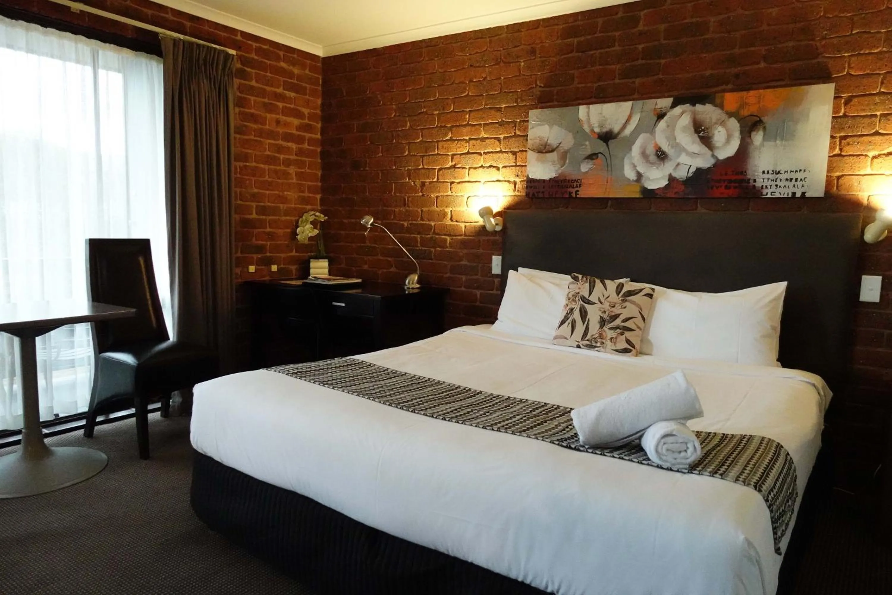 Bed in Admiral Motor Inn