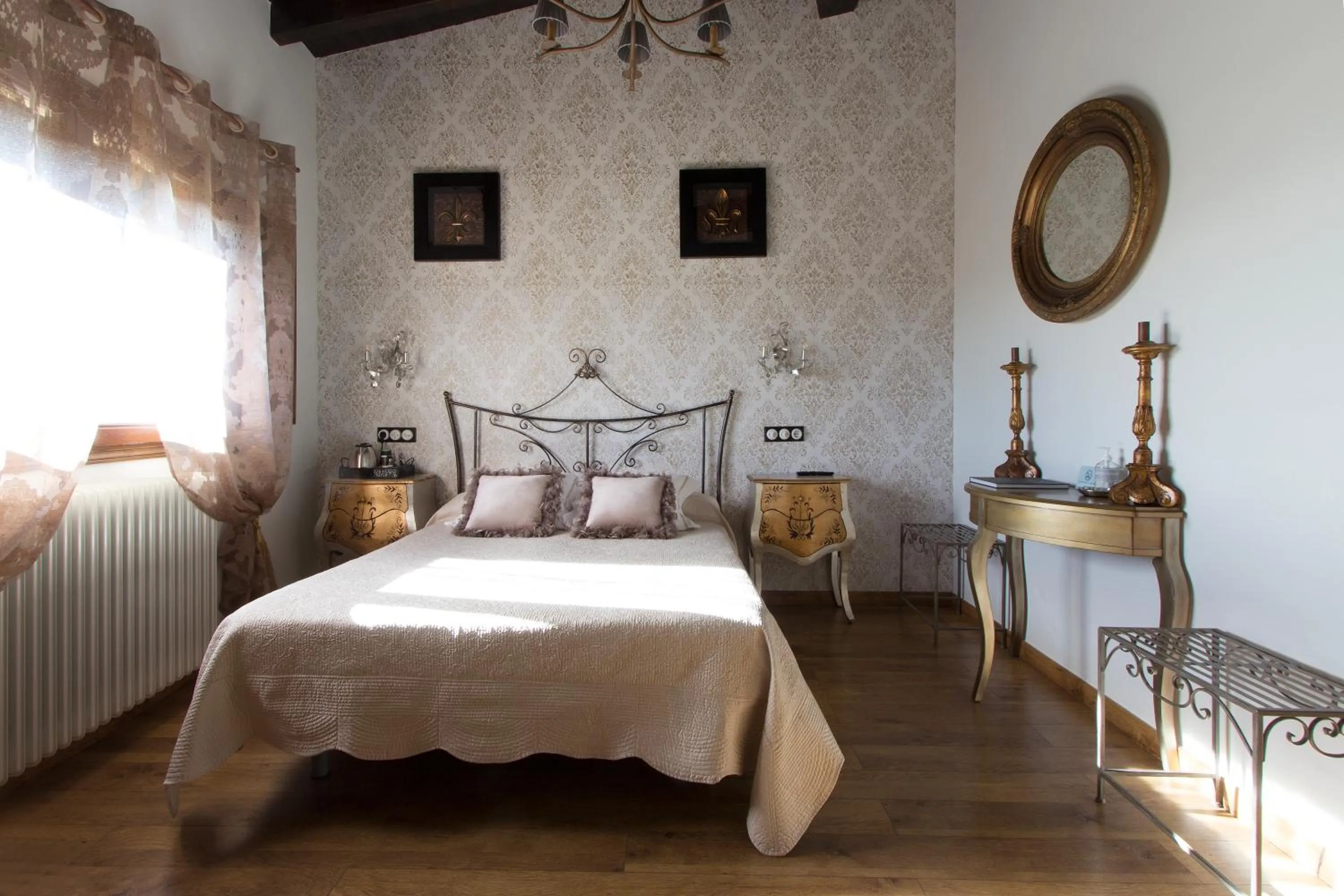 Decorative detail, Bed in Hotel Boutique Posada de Sajazarra