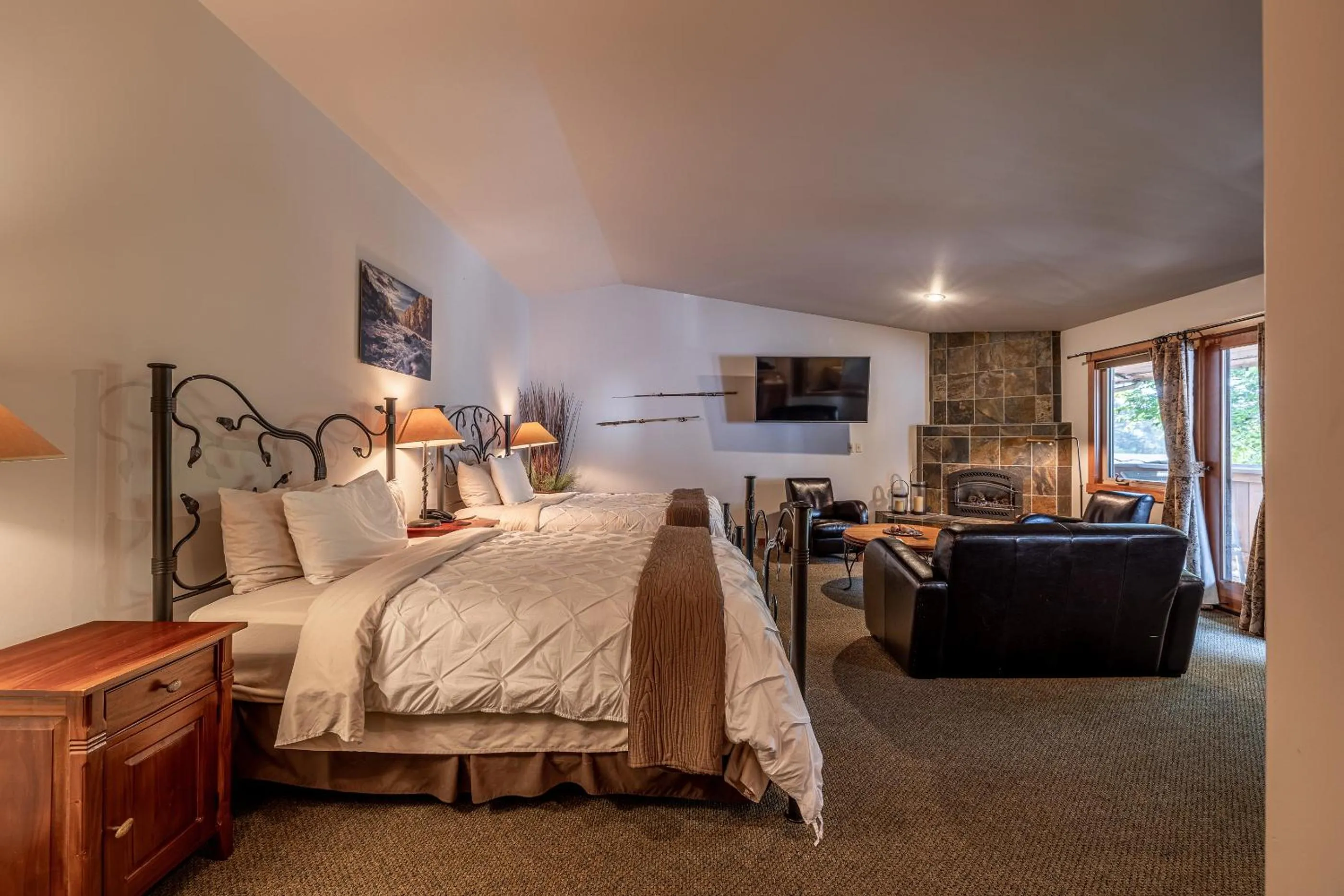 Photo of the whole room in Solstice Suites