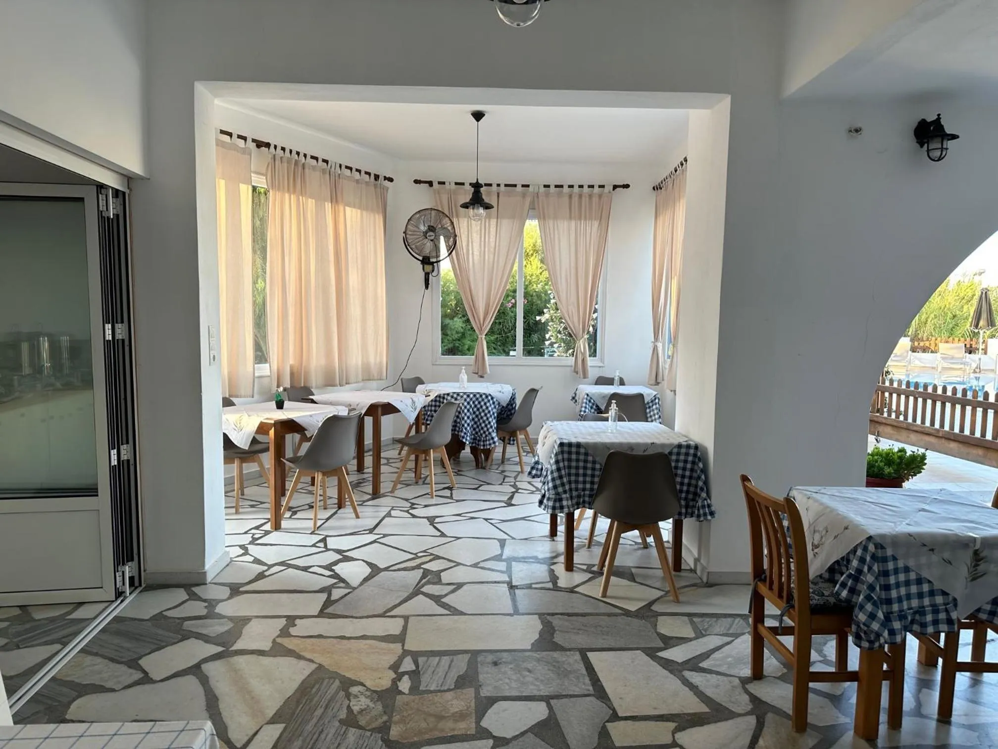 Breakfast in Anna Studios