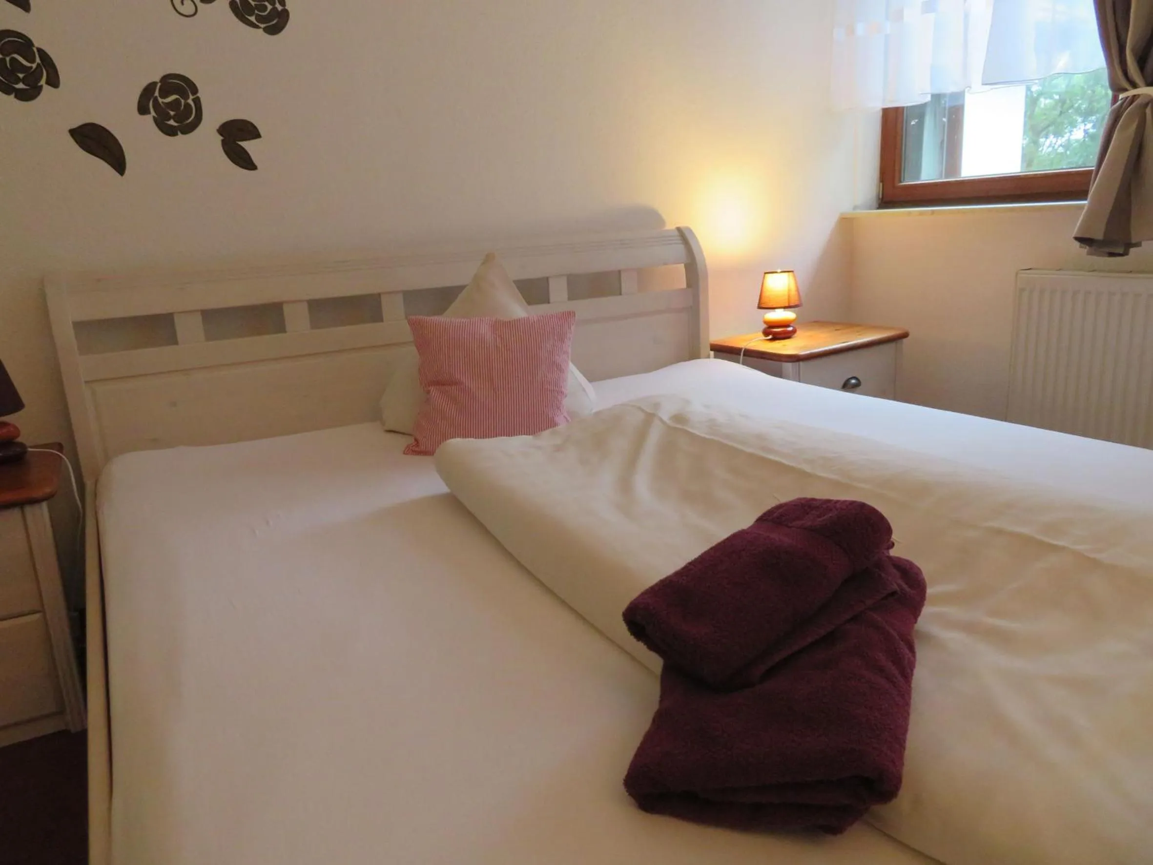 Photo of the whole room, Bed in Rhodaer Grund