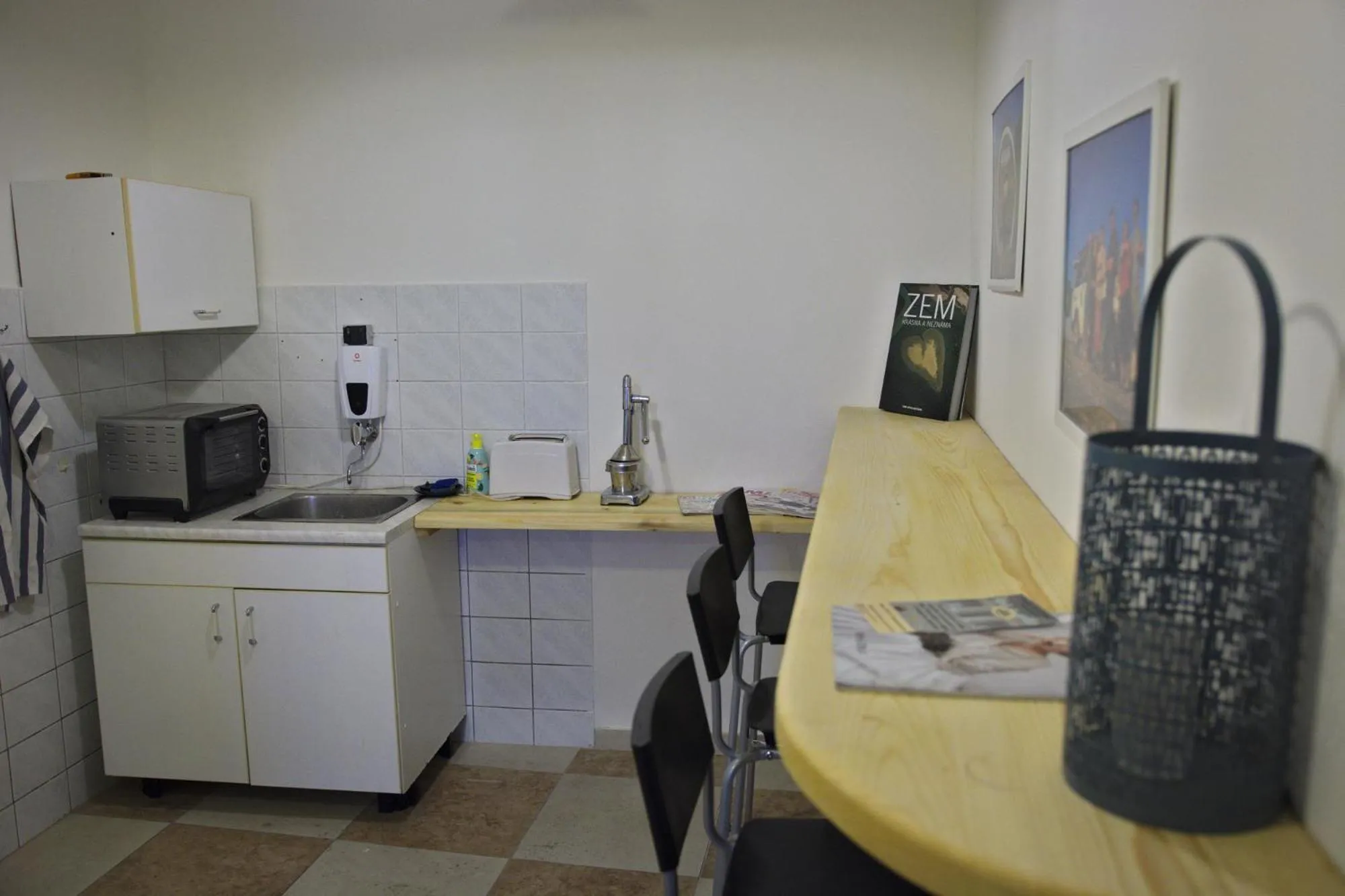 Kitchen or kitchenette in GRAN hostel