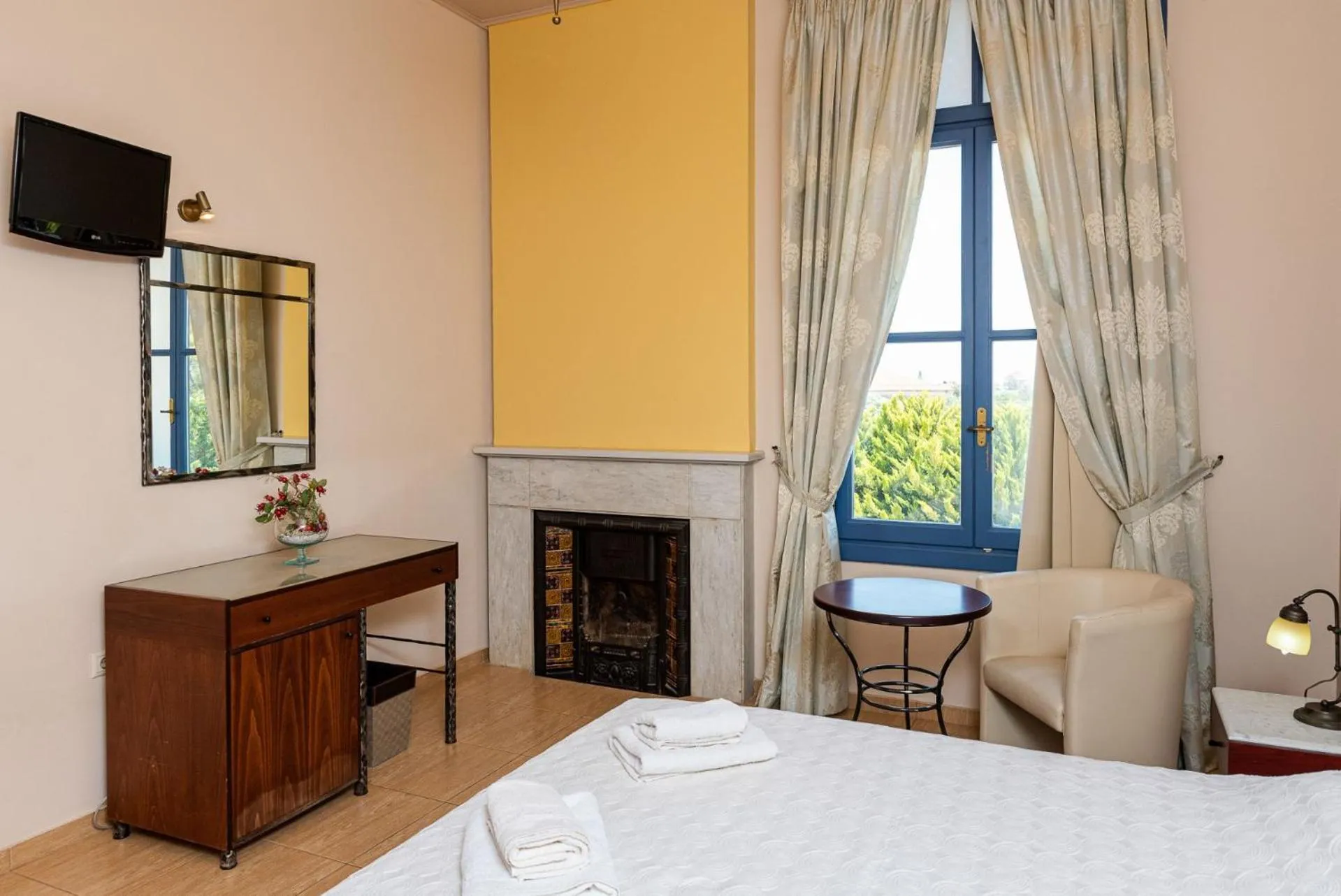 TV and multimedia, Bed in Sourediko