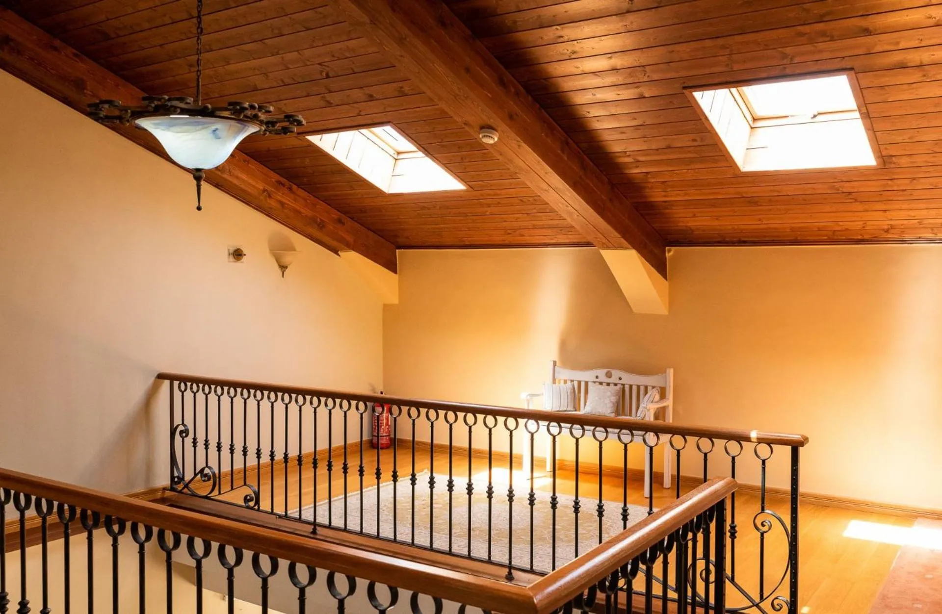 Seating area, Bed in Sourediko