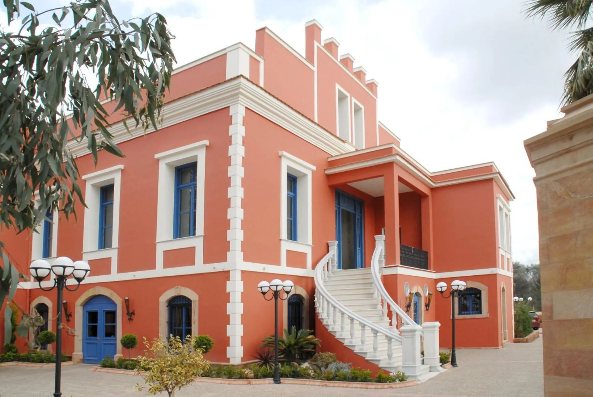 Property building in Sourediko