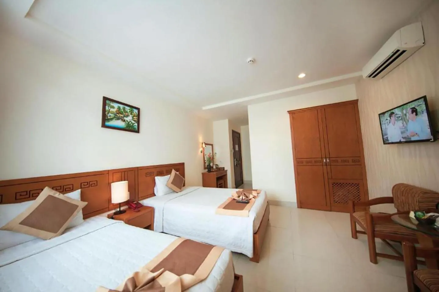 Bed in Valentine Luxury hotel - 31 Bui Vien Street